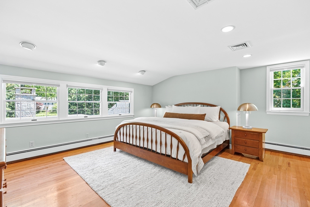 24 Radcliffe Rd