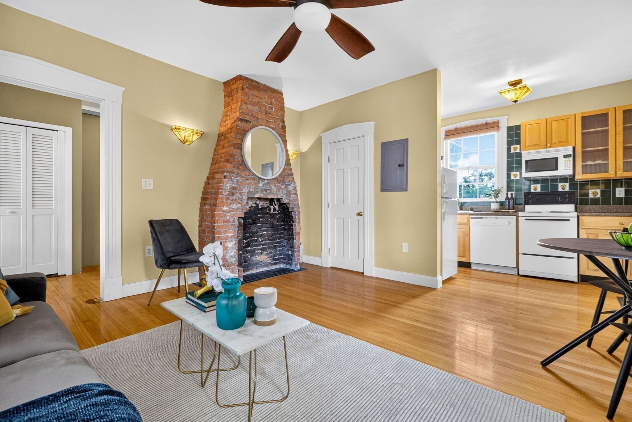 122 W Wyoming Ave # C