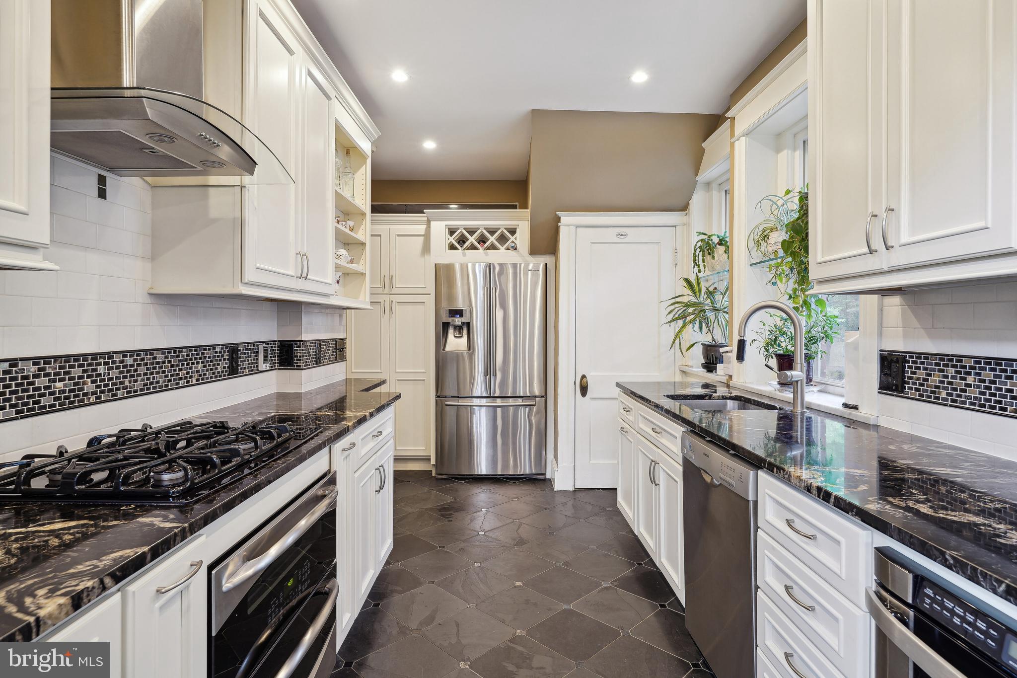 2610 Woodley Pl NW - Washington DC