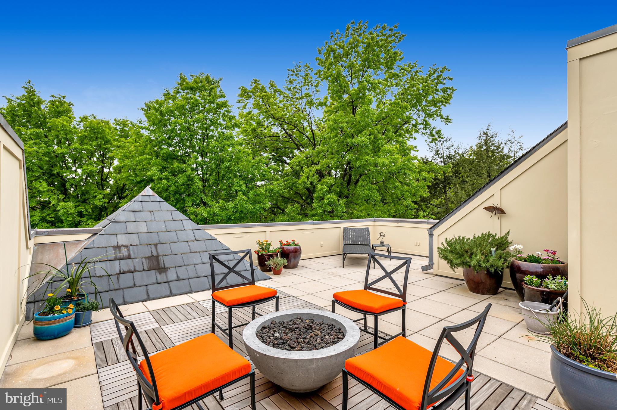 2735 Cathedral Ave NW - Washington DC