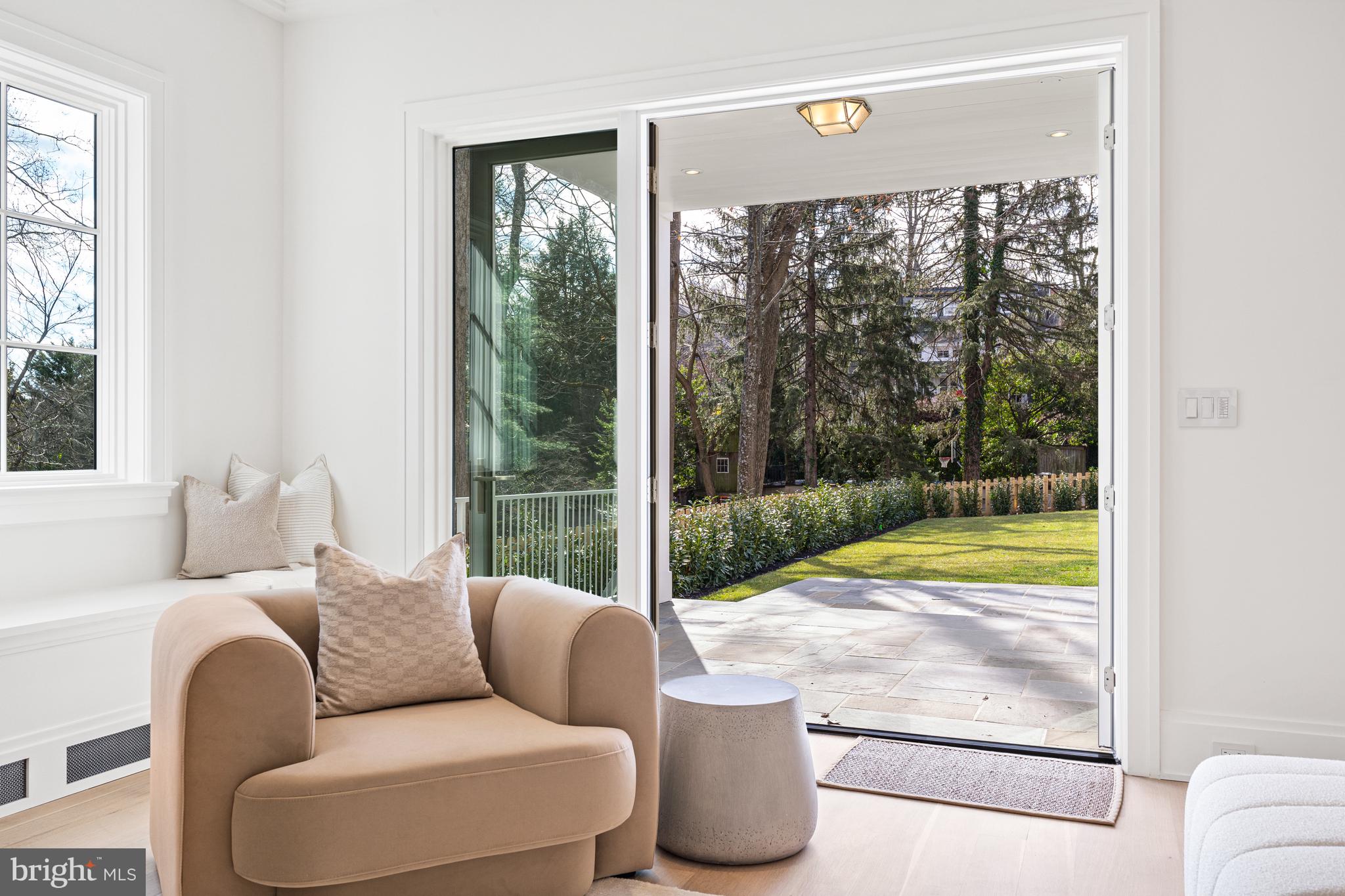 4526 Hawthorne St NW - Washington DC