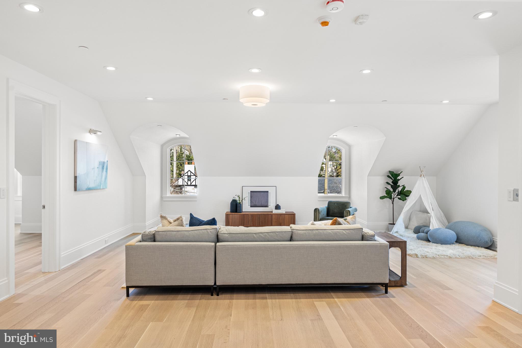 4526 Hawthorne St NW - Washington DC