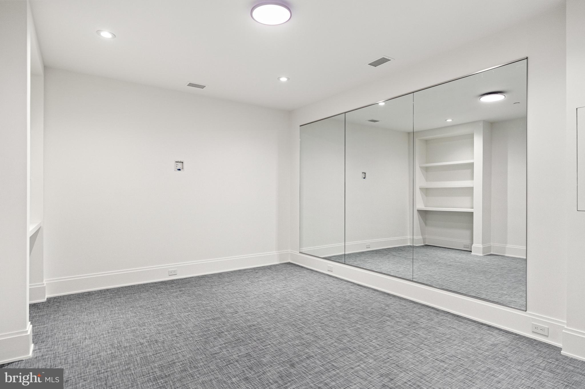 4526 Hawthorne St NW - Washington DC