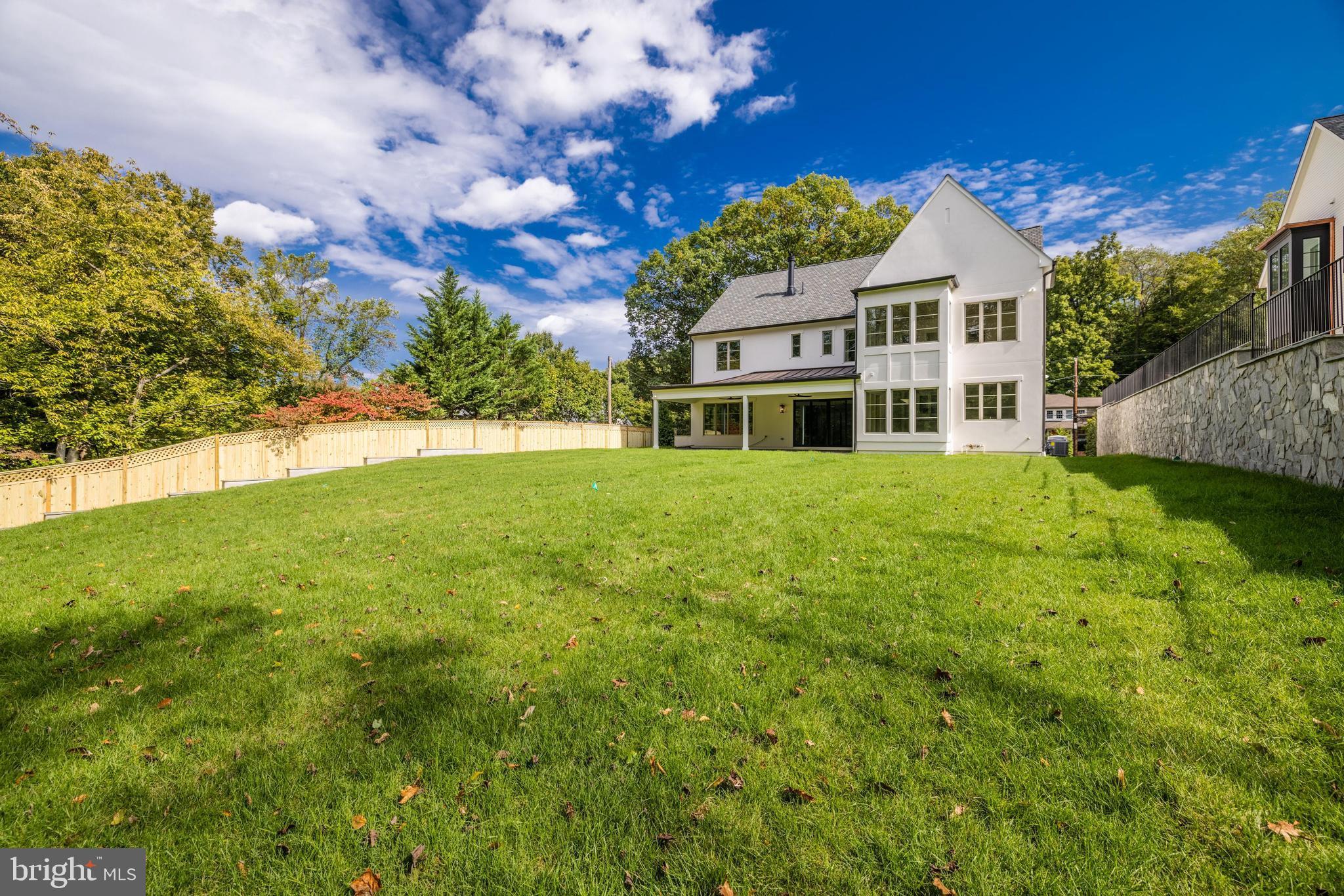 5050 Linnean Ave NW - Washington DC