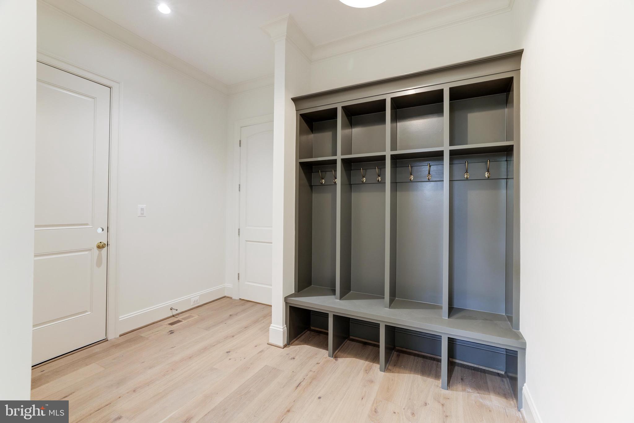 5050 Linnean Ave NW - Washington DC