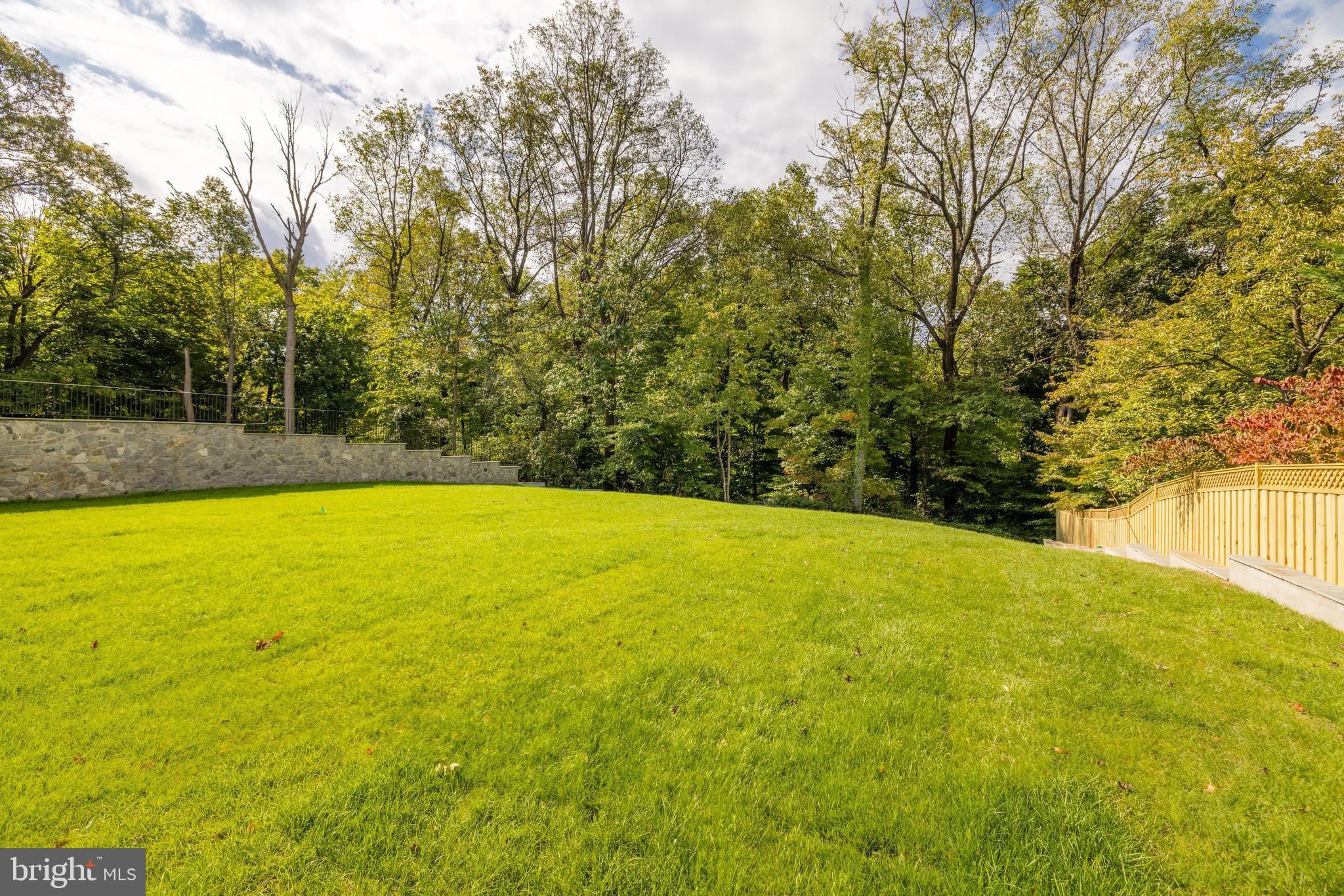 5050 Linnean Ave NW - Washington DC