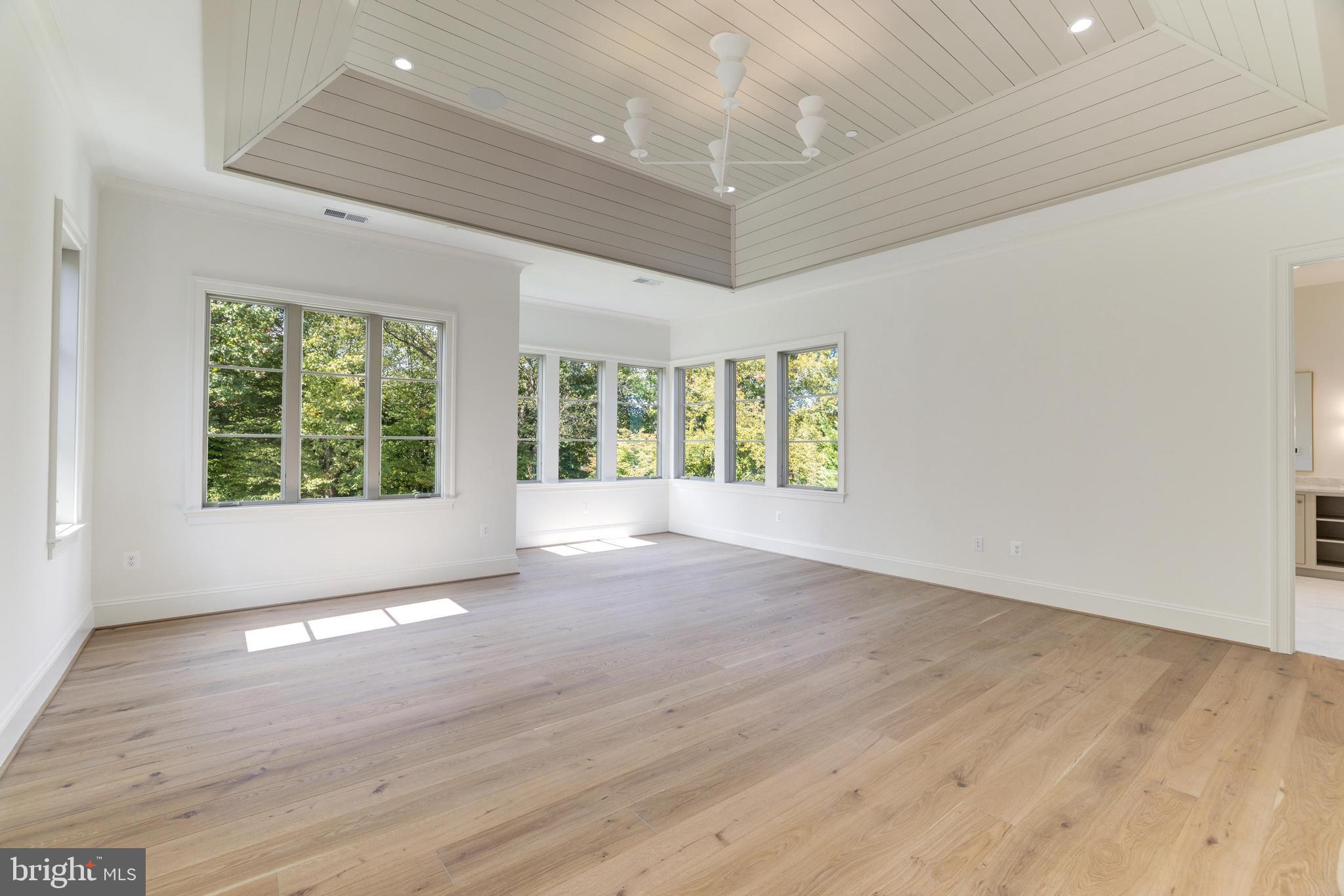 5050 Linnean Ave NW - Washington DC