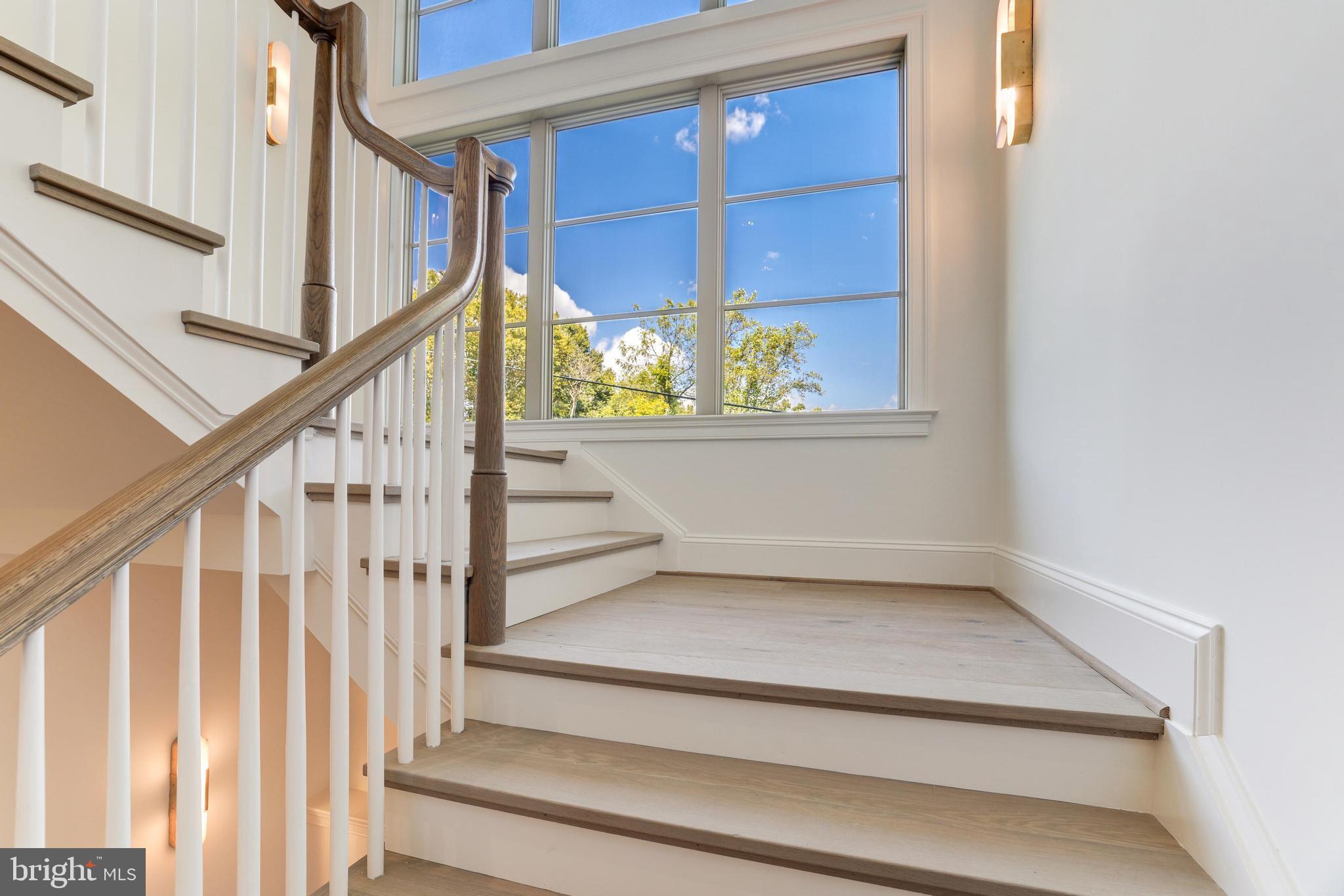 5050 Linnean Ave NW - Washington DC