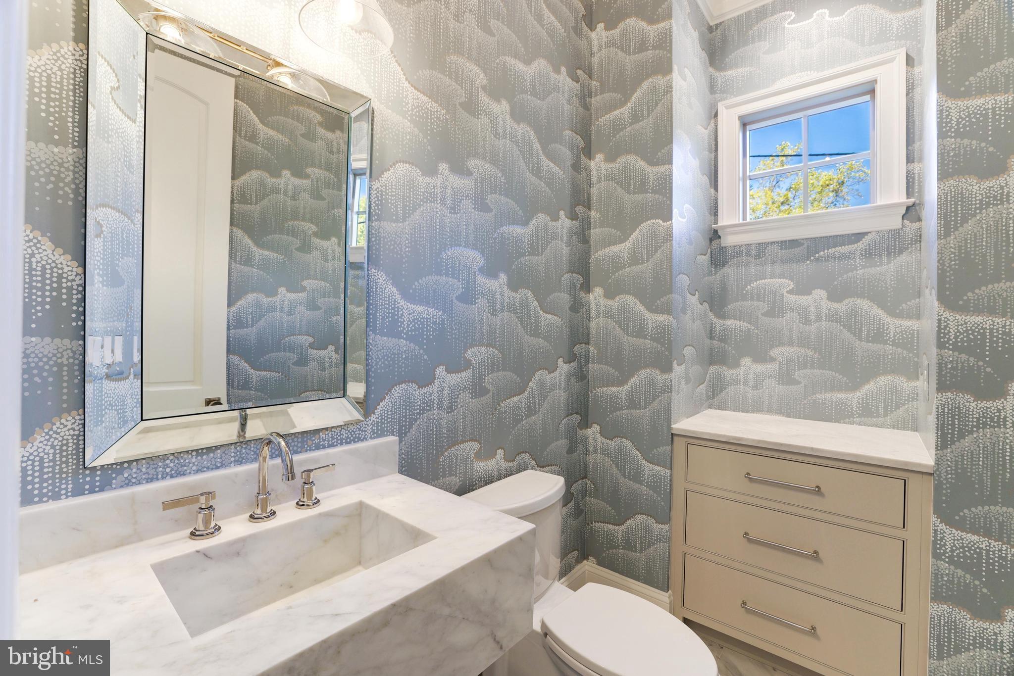 5050 Linnean Ave NW - Washington DC