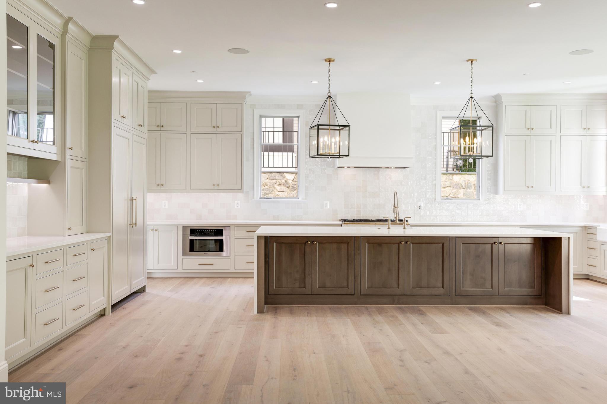 5050 Linnean Ave NW - Washington DC