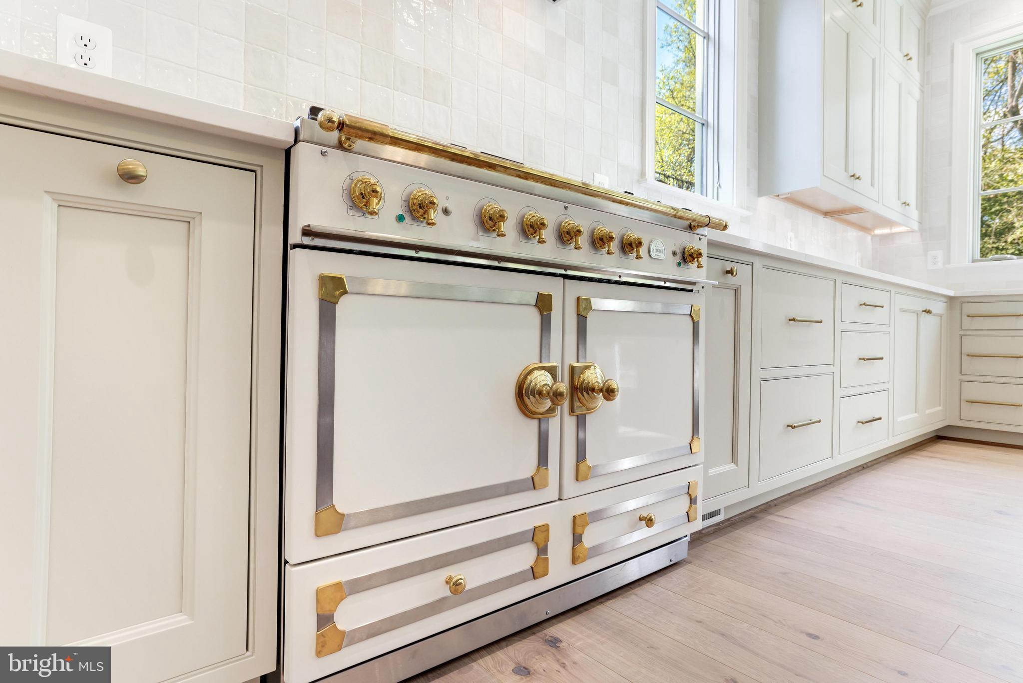 5050 Linnean Ave NW - Washington DC