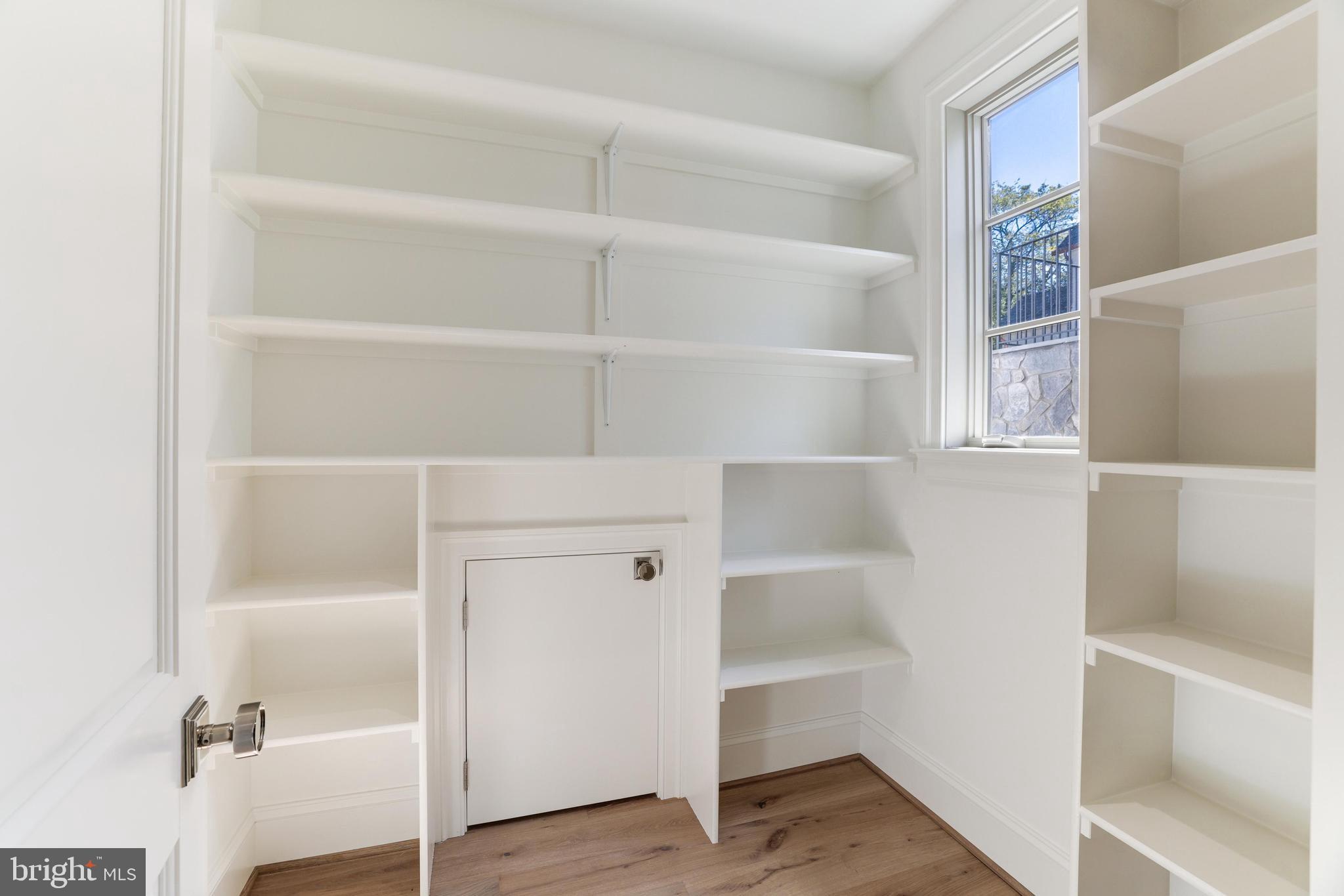 5050 Linnean Ave NW - Washington DC