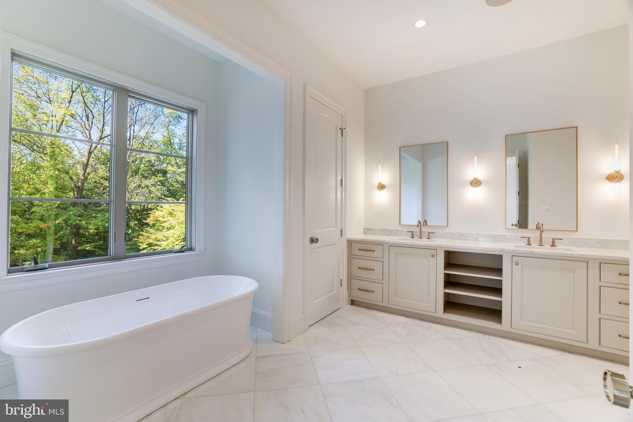 5050 Linnean Ave NW - Washington DC