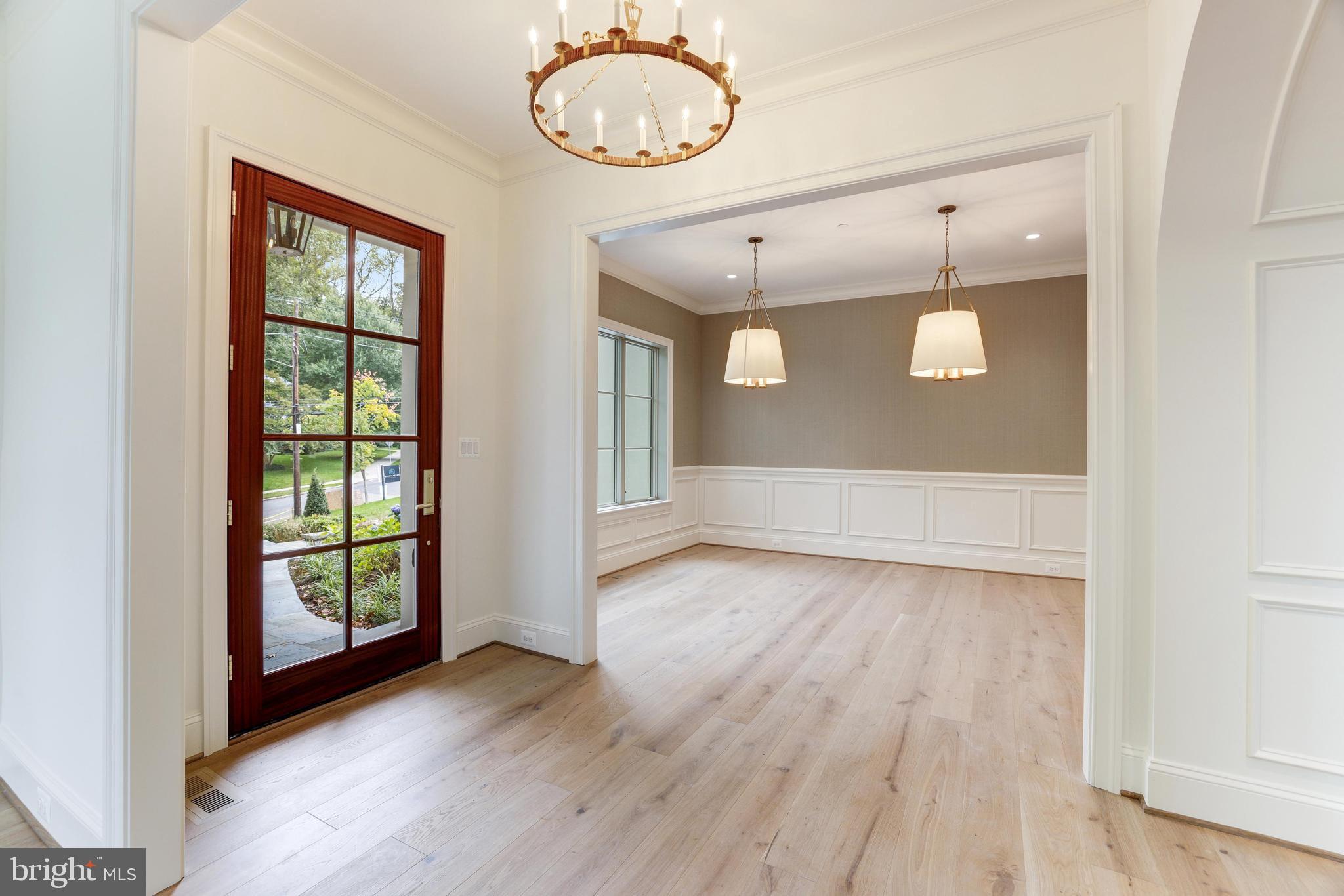 5050 Linnean Ave NW - Washington DC