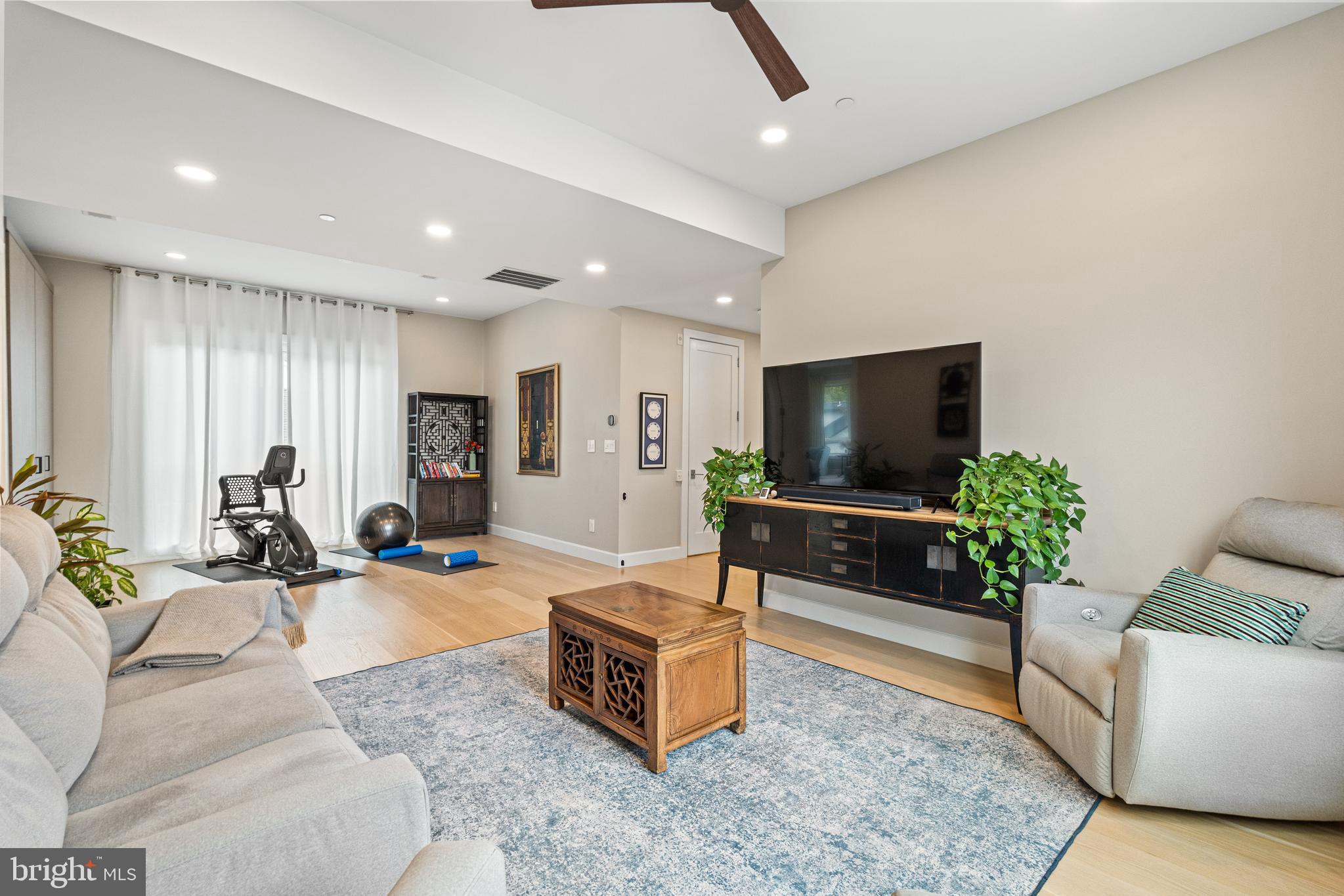 4512 Salem Ln NW - Washington DC