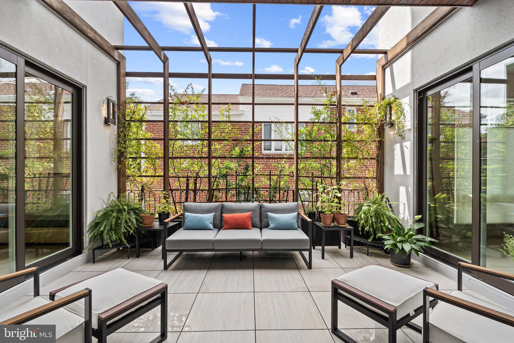 4512 Salem Ln NW - Washington DC