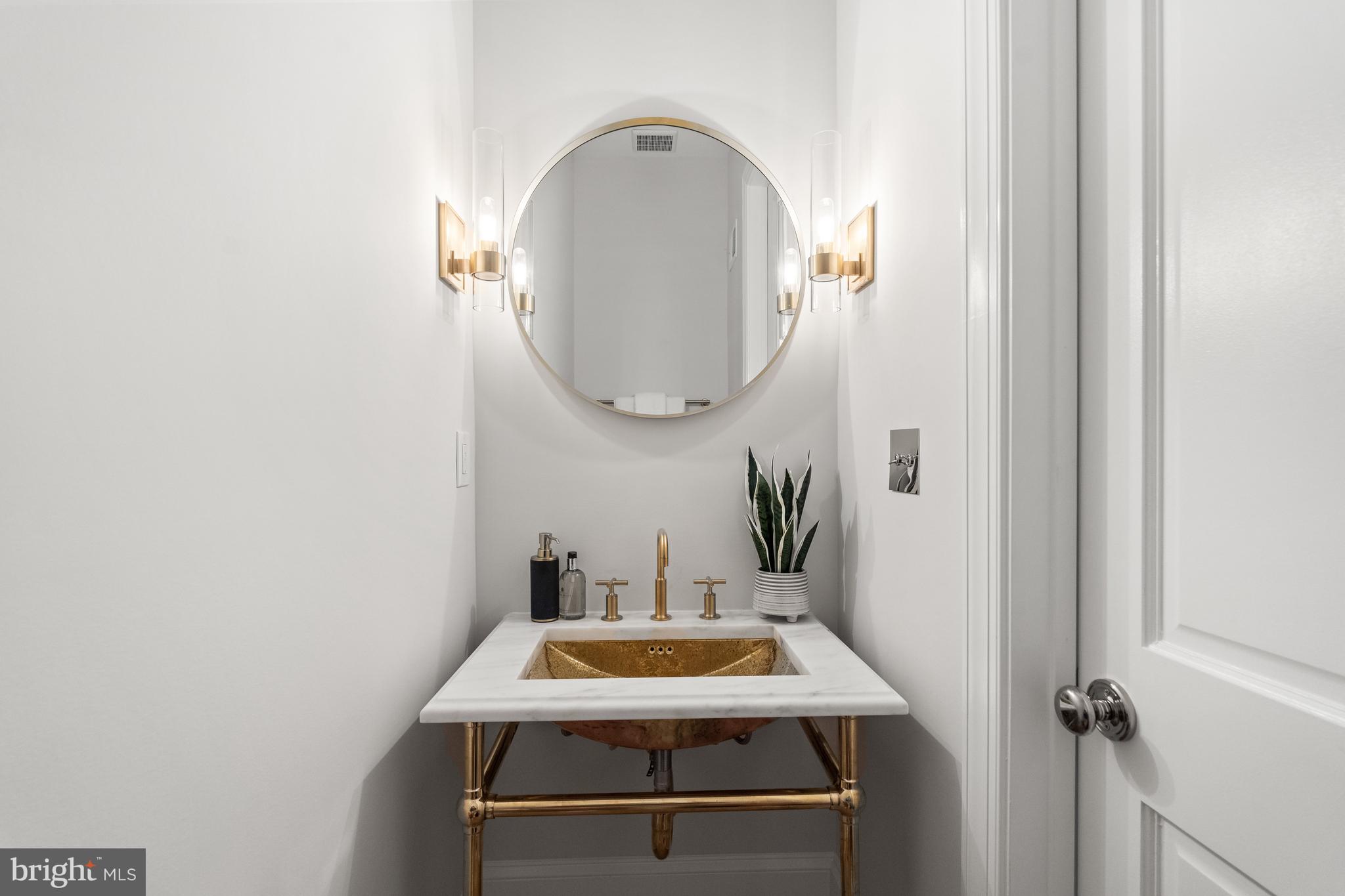 2558 36th St NW - Washington DC