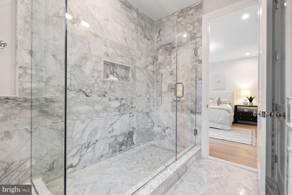 2558 36th St NW - Washington DC