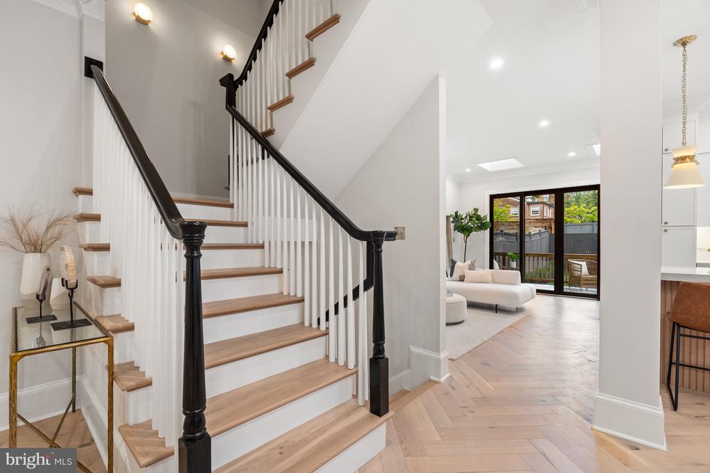 2558 36th St NW - Washington DC