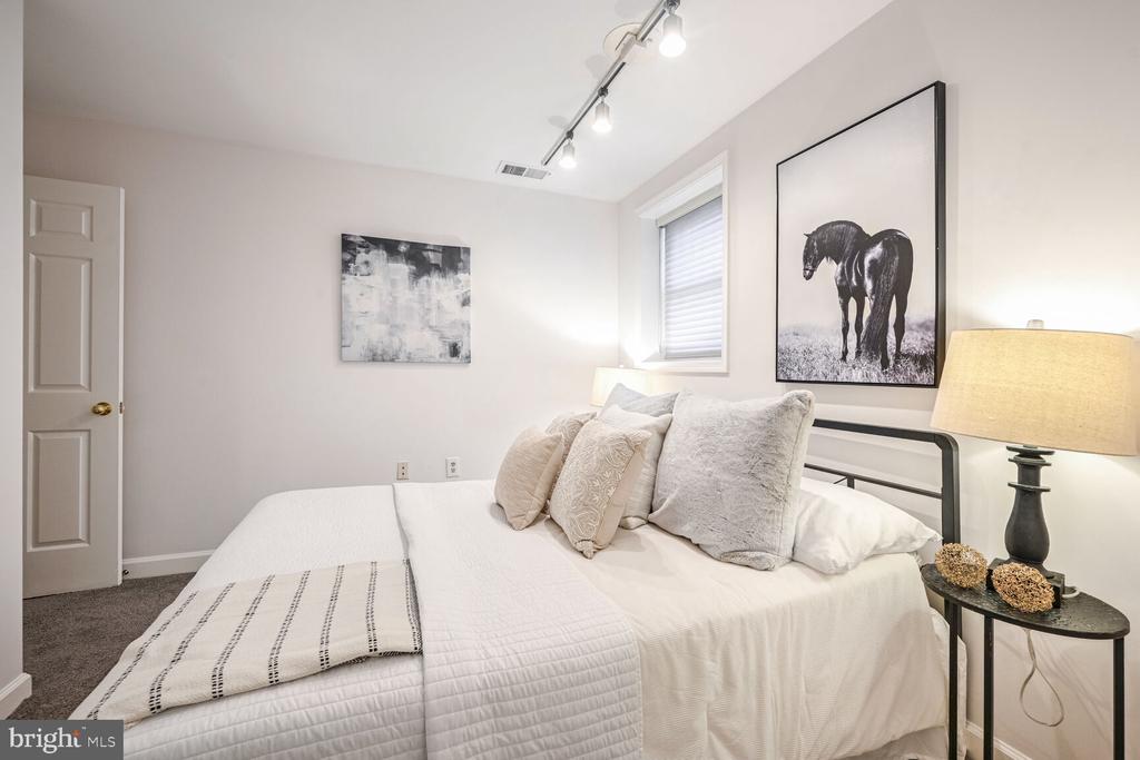 1715 Swann St NW #5 - Washington DC