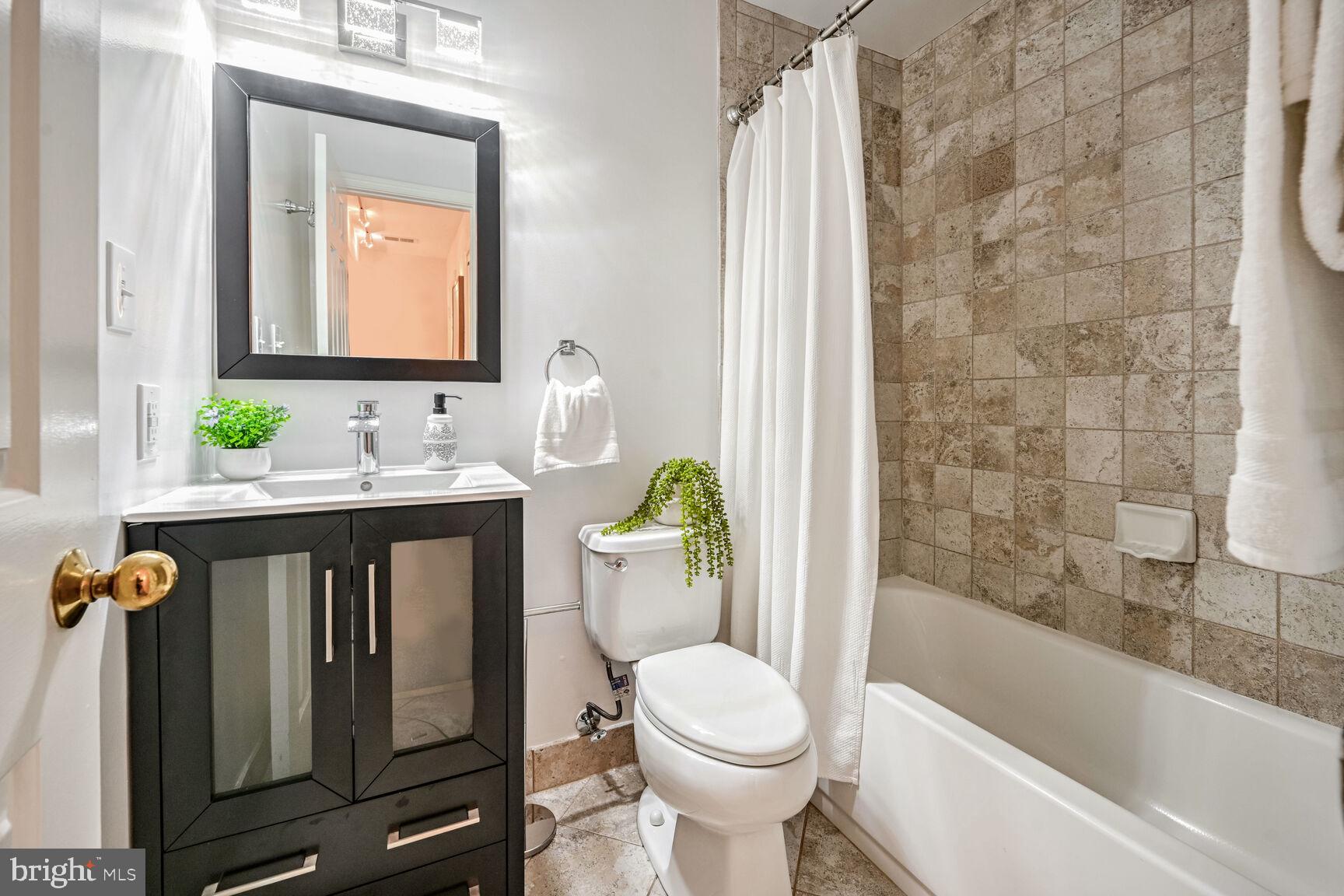 1715 Swann St NW #5 - Washington DC