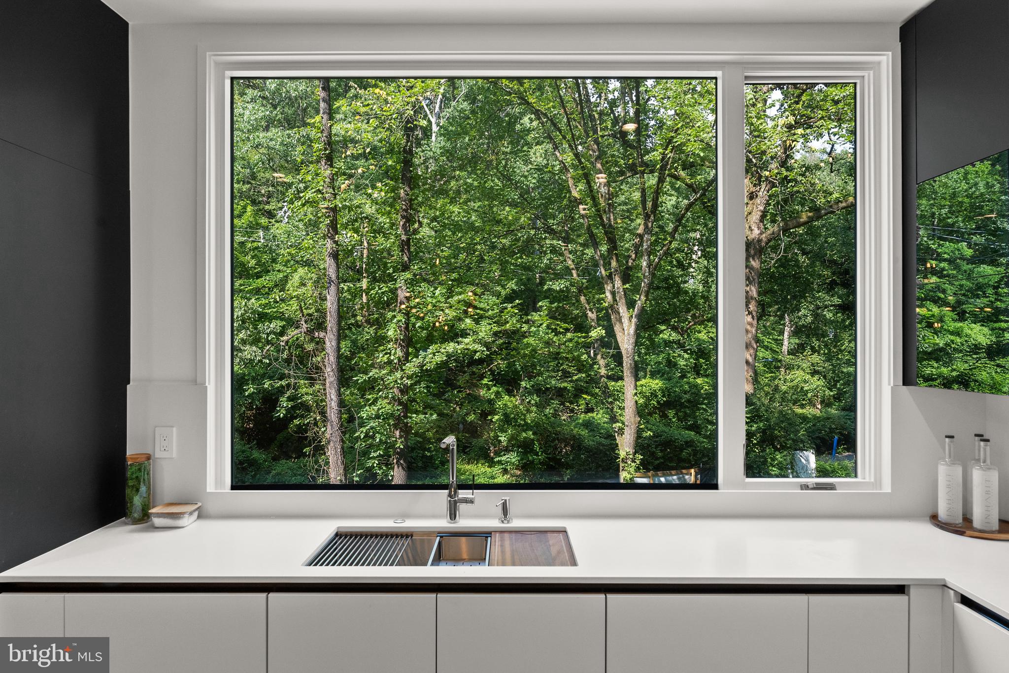 4656 Broad Branch Rd NW