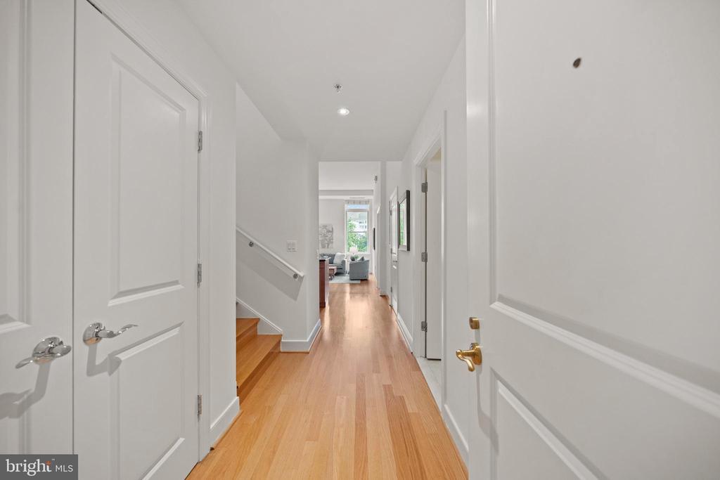 2425 L St NW #328 - Washington DC