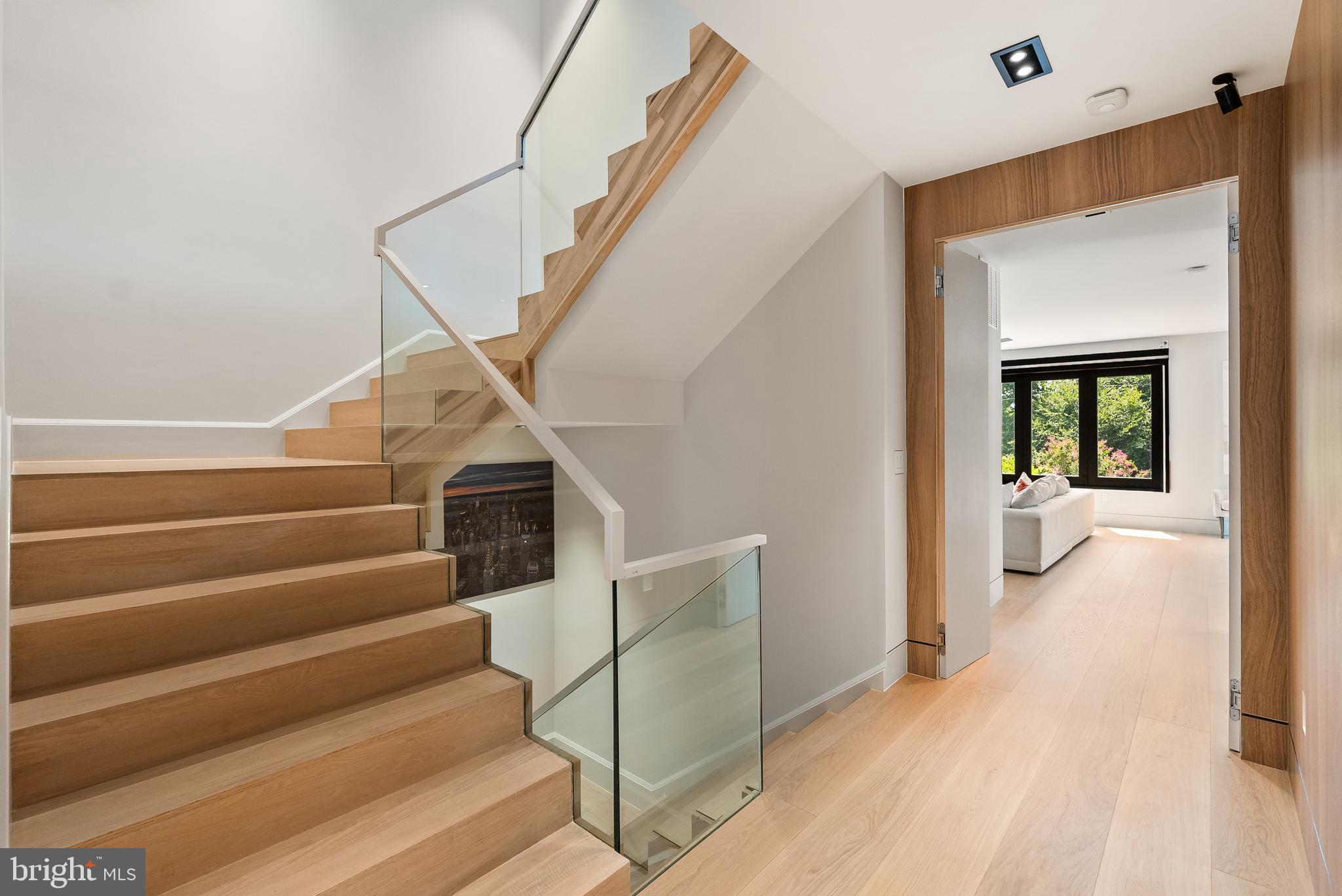 5068 SHERIER PLACE NW