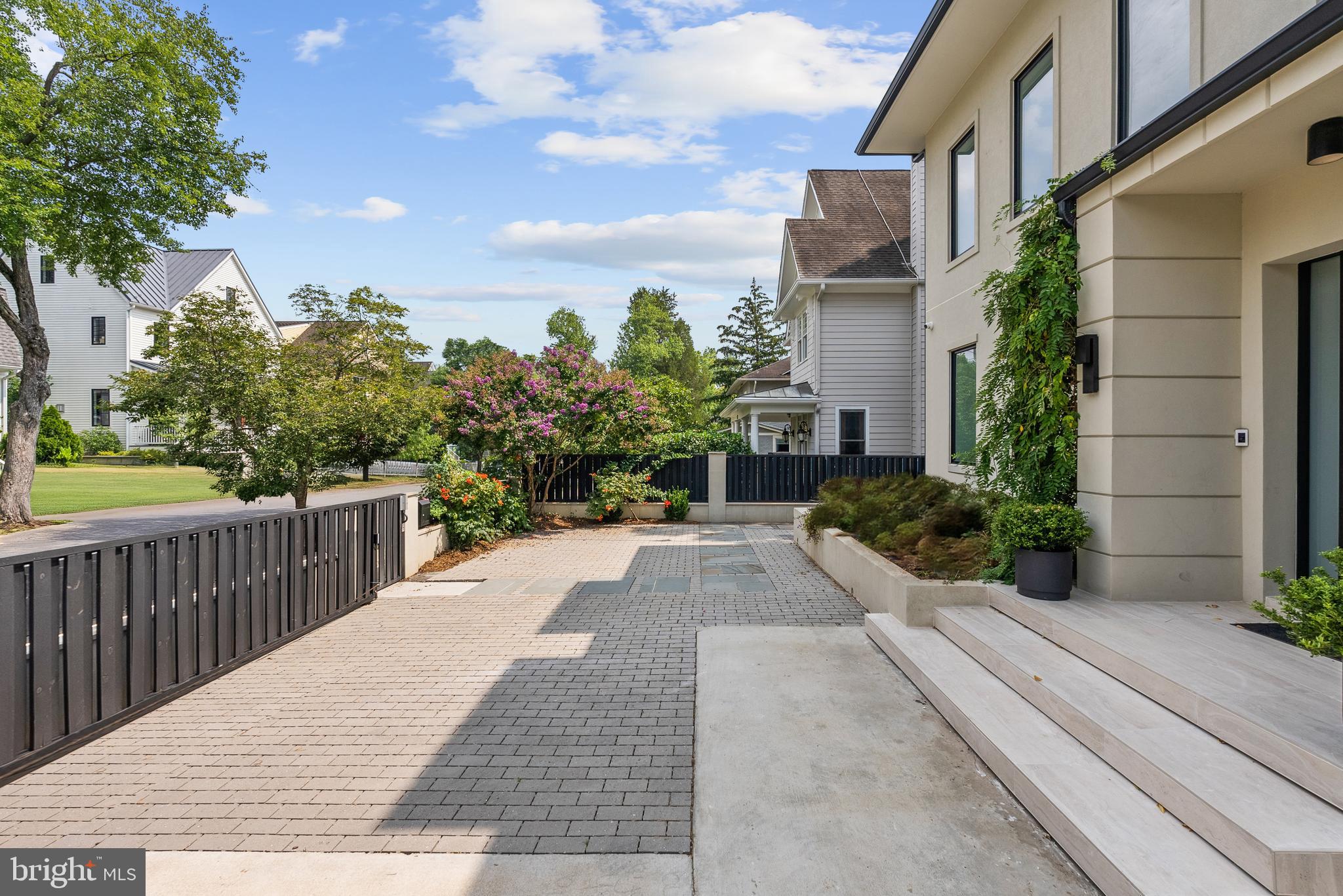 5068 SHERIER PLACE NW