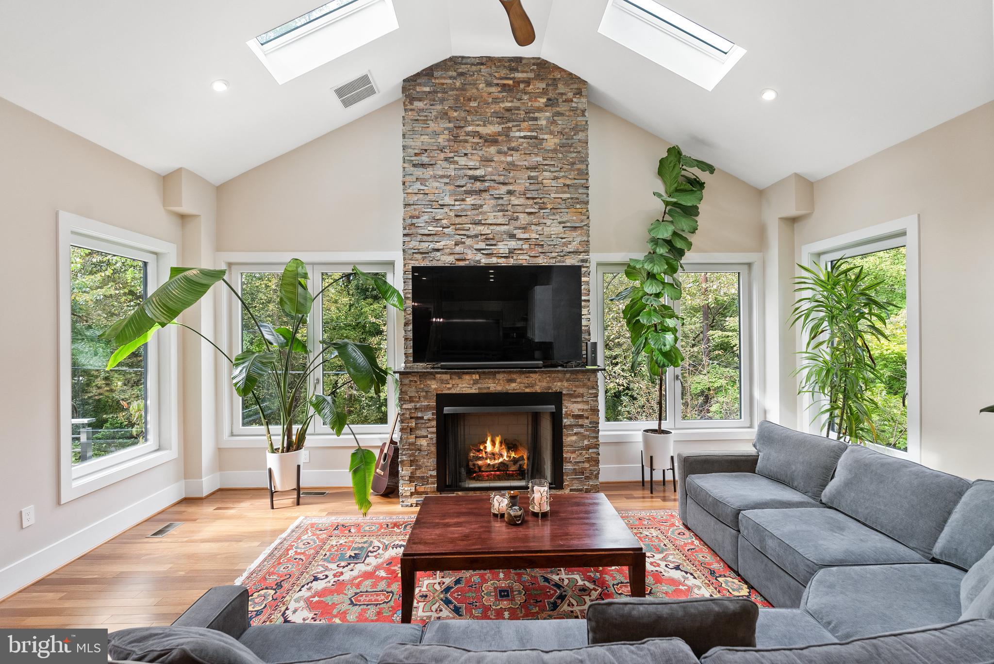 5152 LINNEAN TERRACE NW