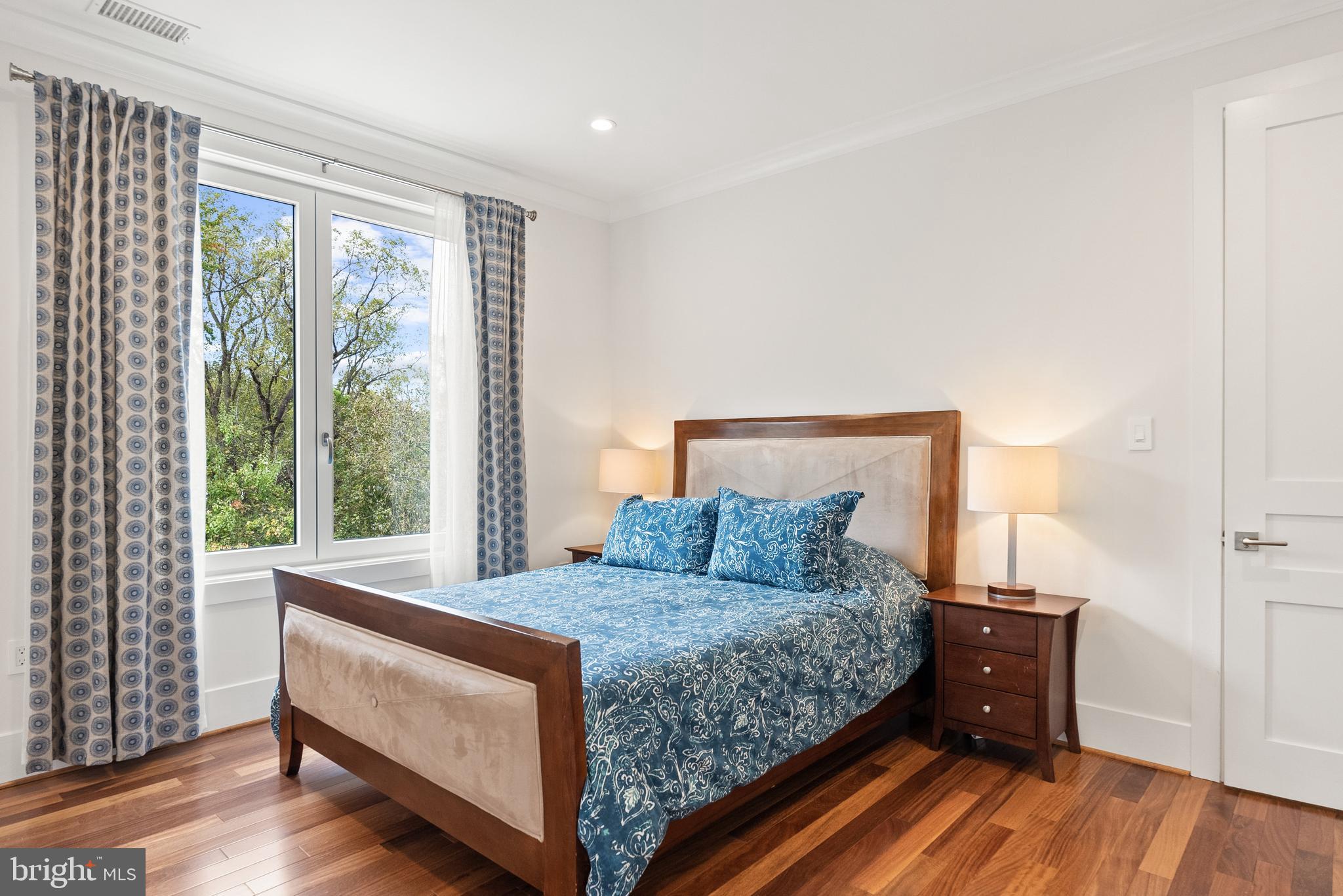 5152 LINNEAN TERRACE NW