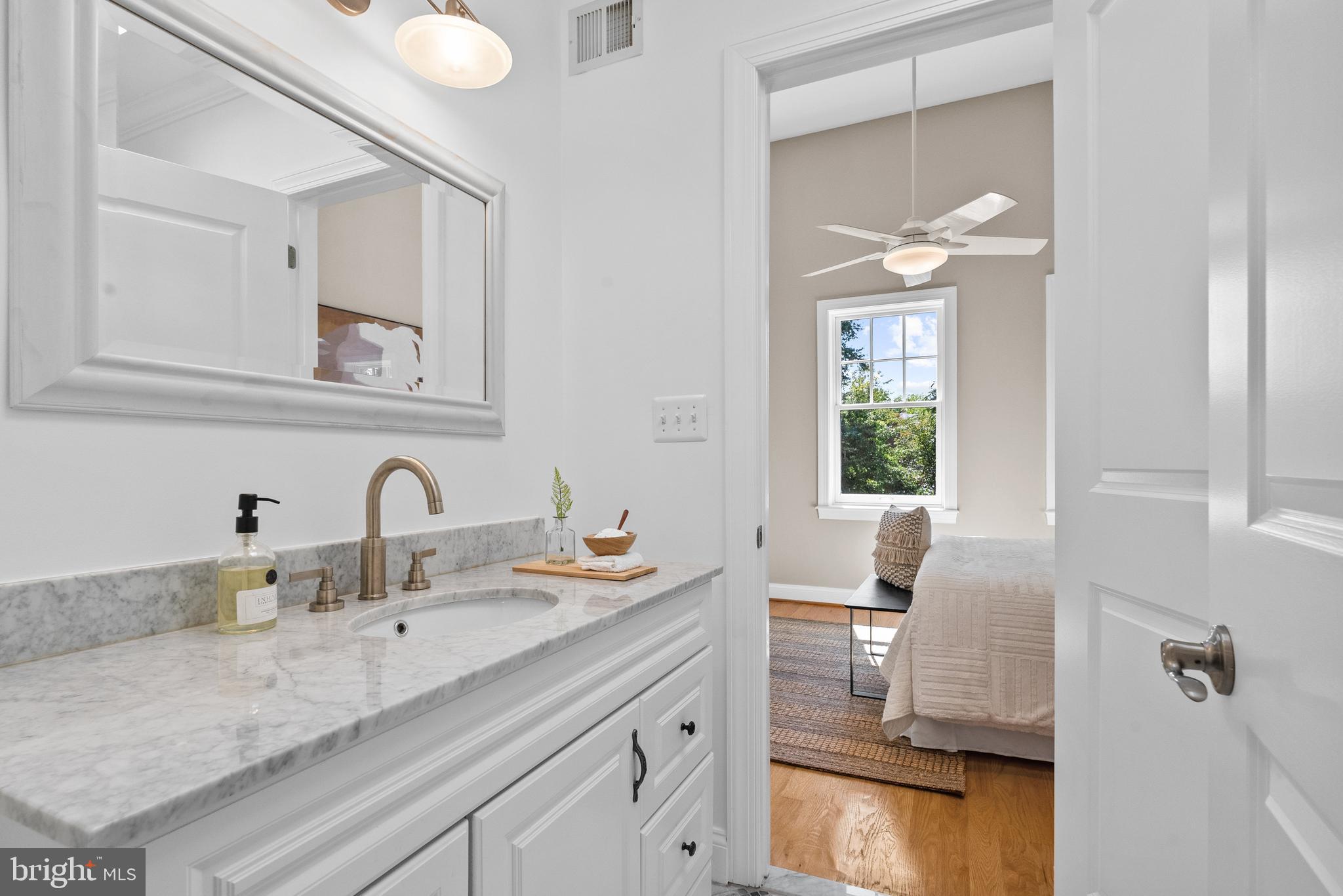 610 INDEPENDENCE AVENUE SE