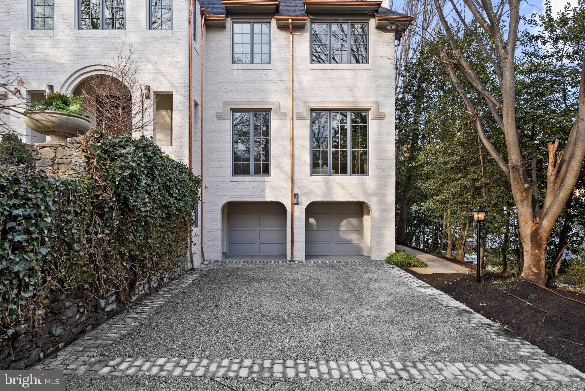 4433 CATHEDRAL AVENUE NW