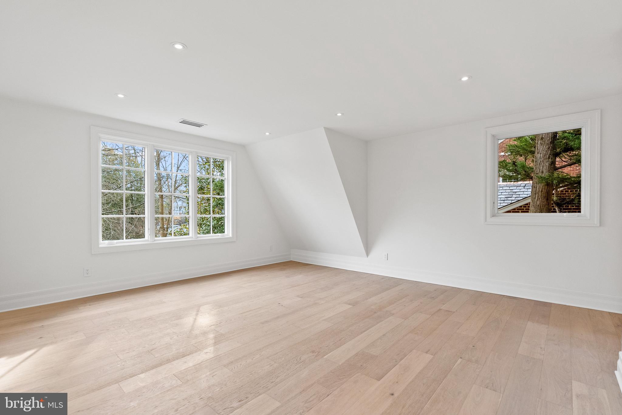 4433 CATHEDRAL AVENUE NW