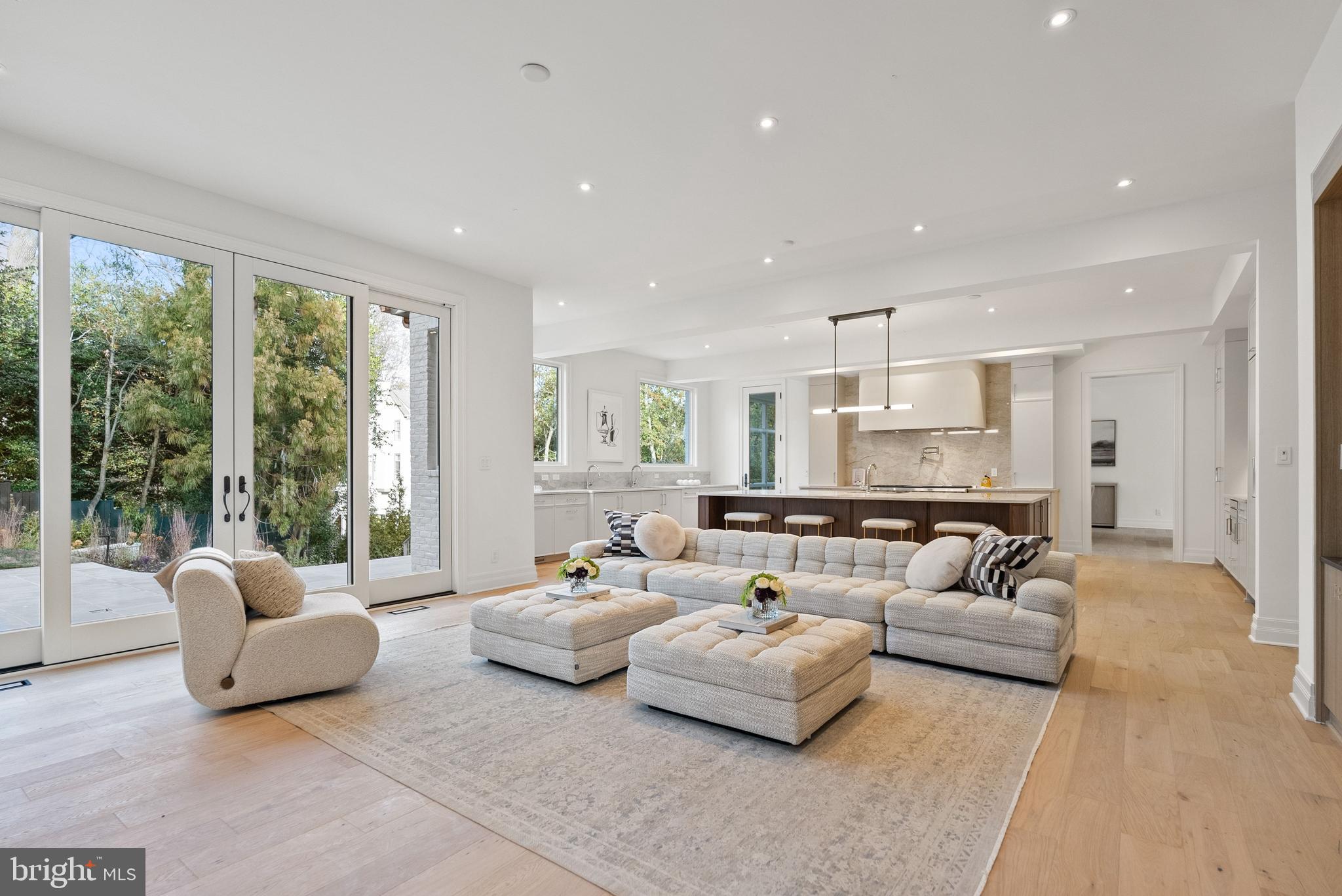 4433 CATHEDRAL AVENUE NW