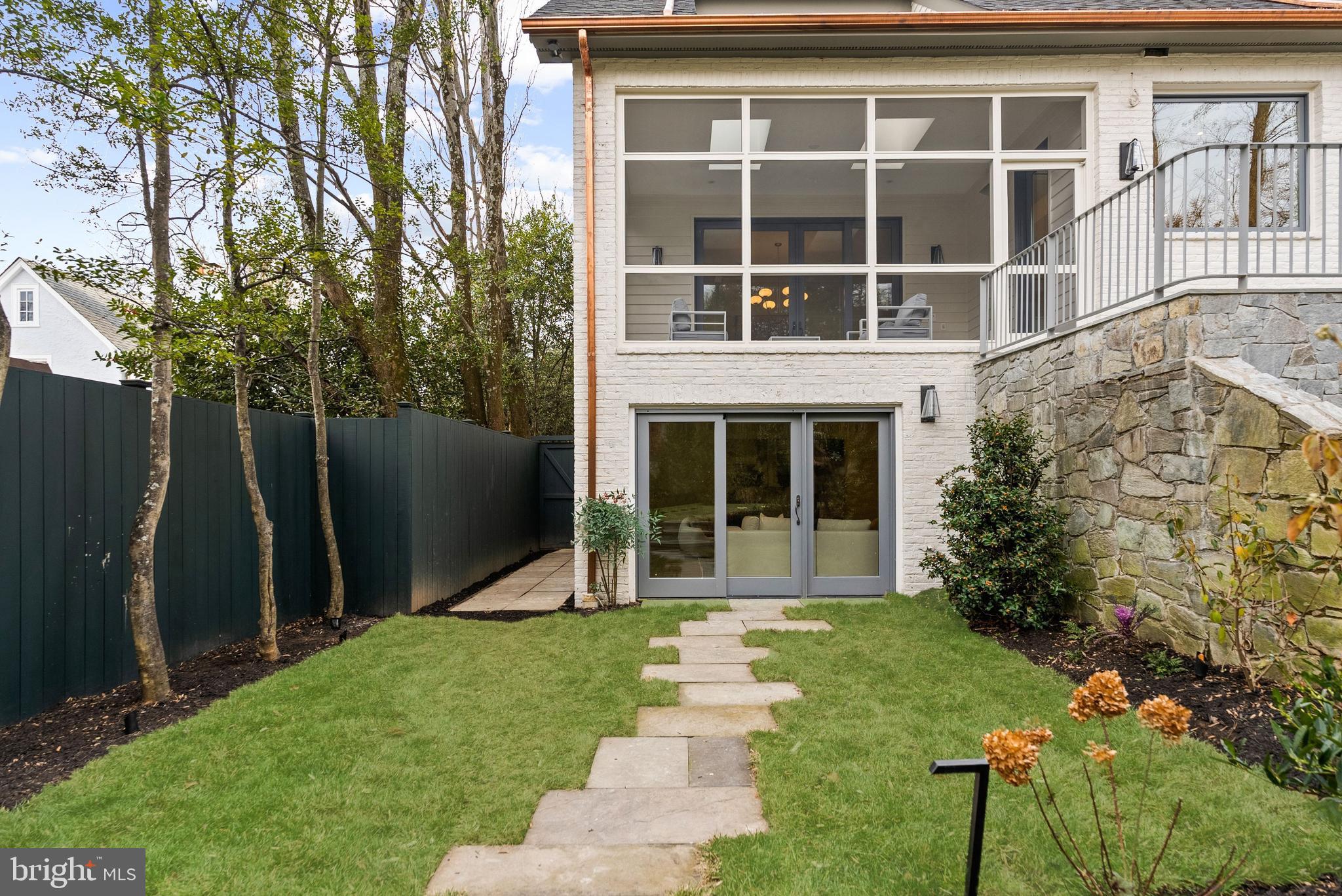 4433 CATHEDRAL AVENUE NW