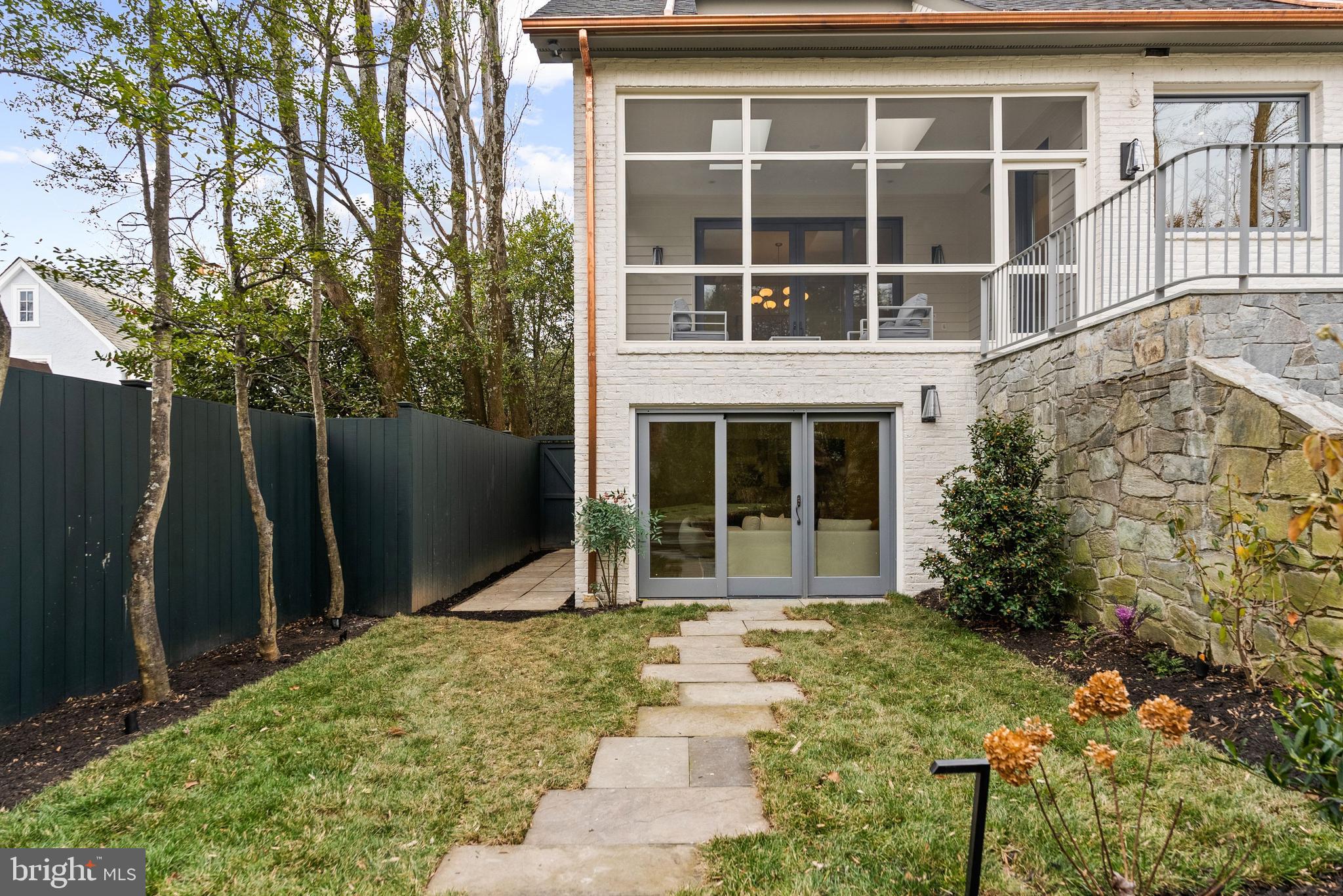 4433 CATHEDRAL AVENUE NW