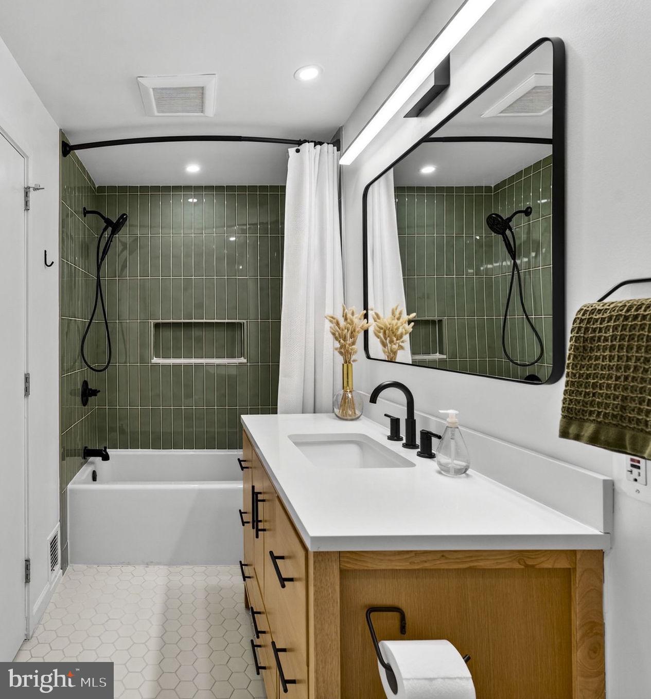 908 INDEPENDENCE AVENUE SE