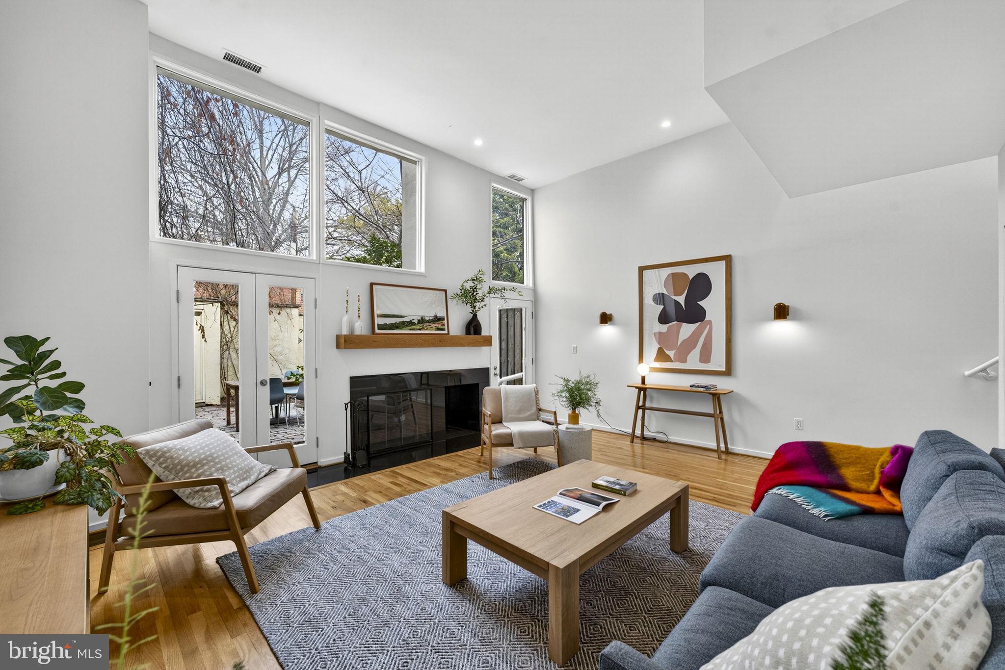 908 INDEPENDENCE AVENUE SE