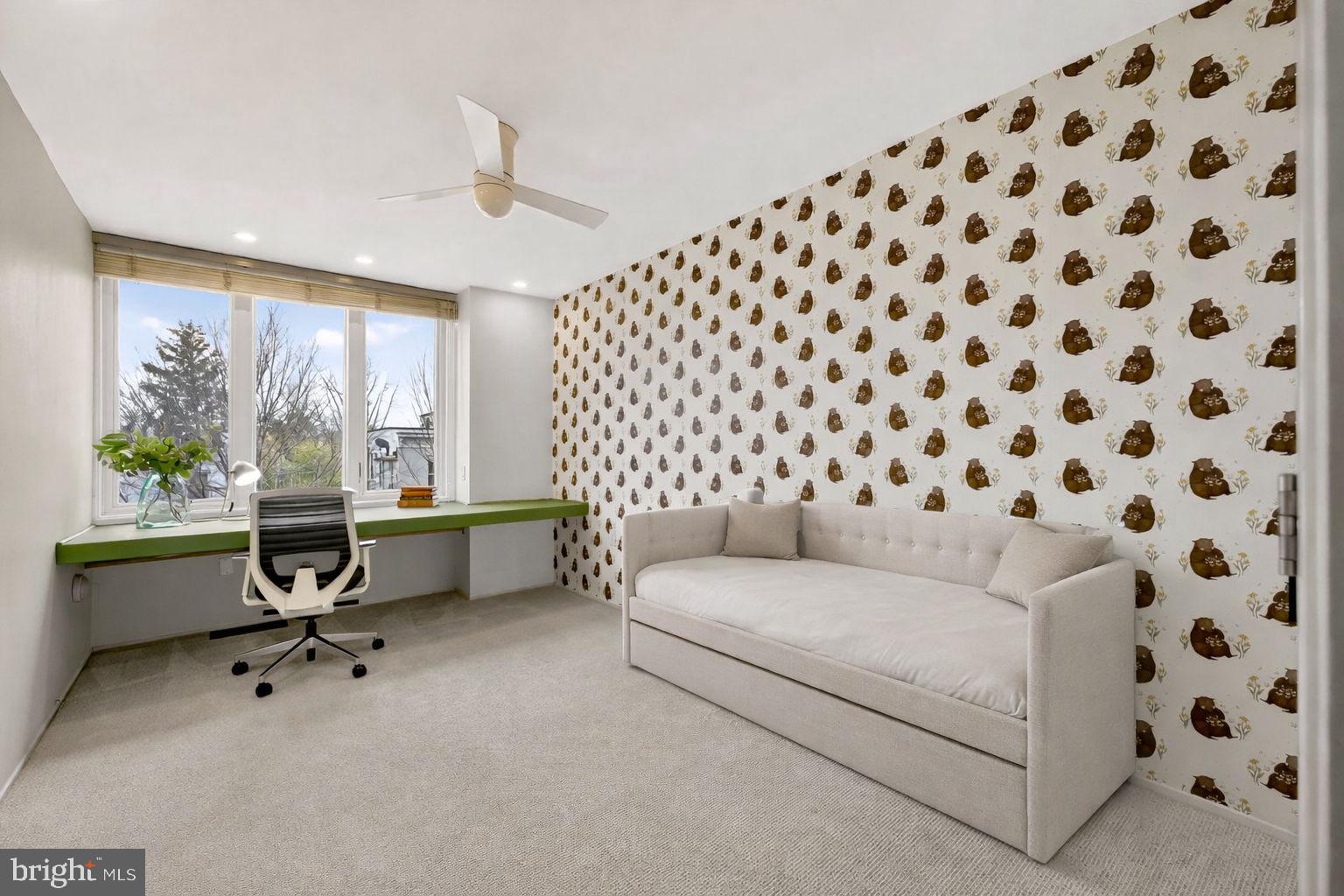 908 INDEPENDENCE AVENUE SE