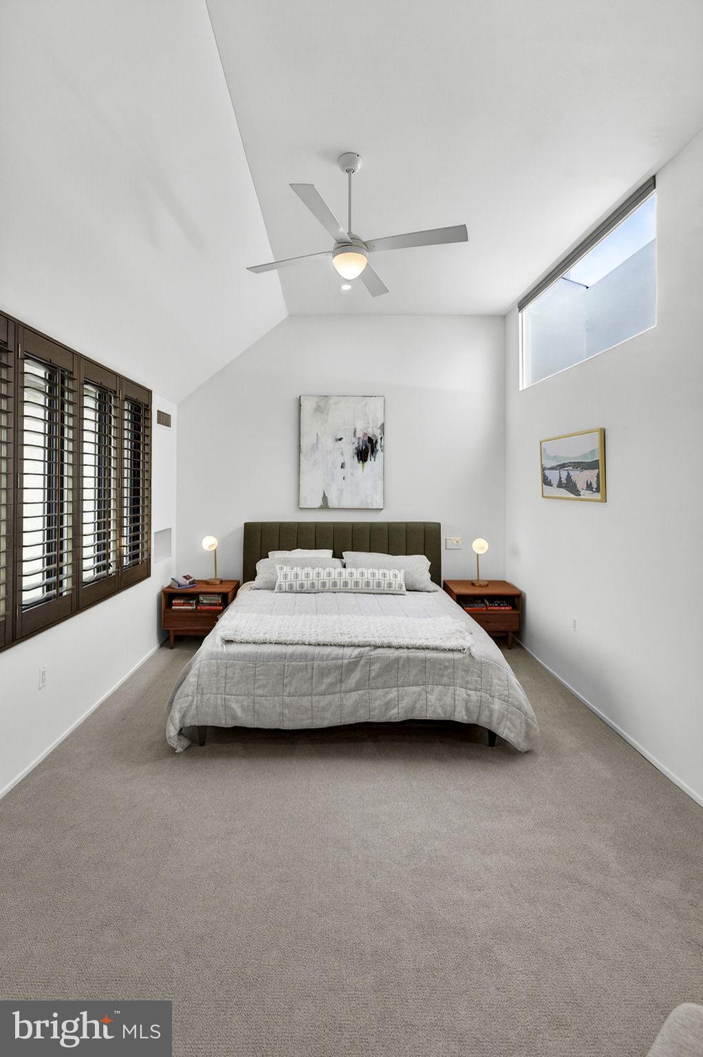 908 INDEPENDENCE AVENUE SE