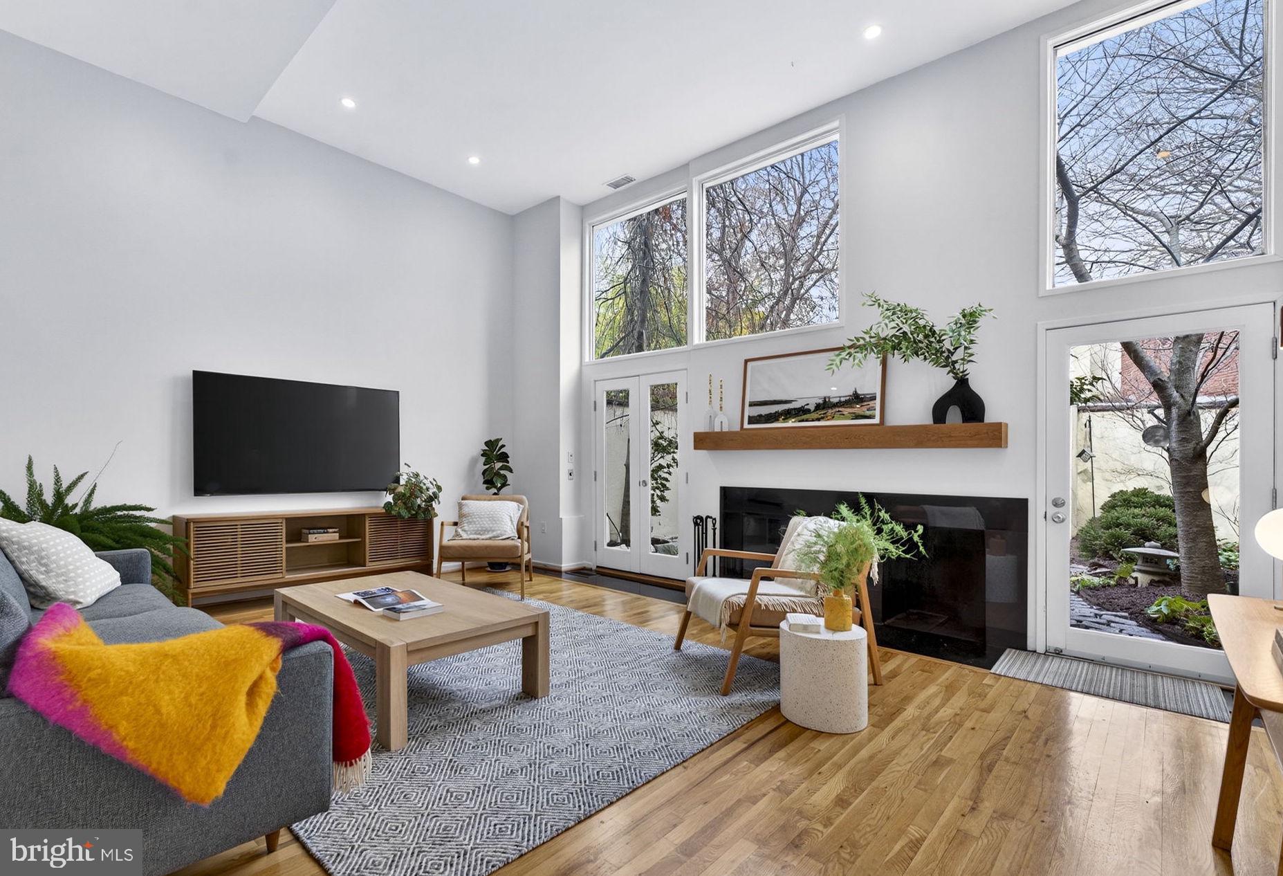 908 INDEPENDENCE AVENUE SE