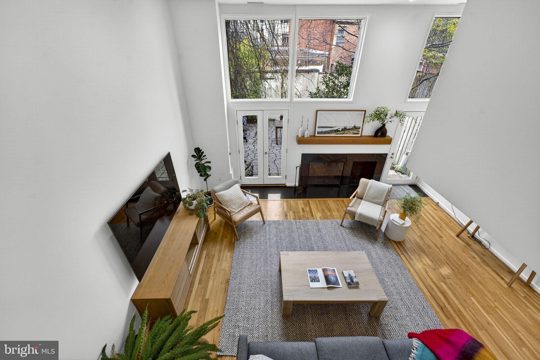 908 INDEPENDENCE AVENUE SE