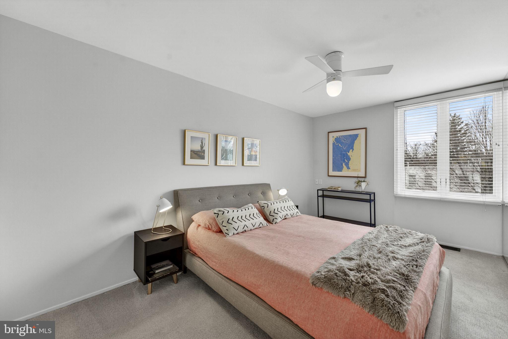 908 INDEPENDENCE AVENUE SE