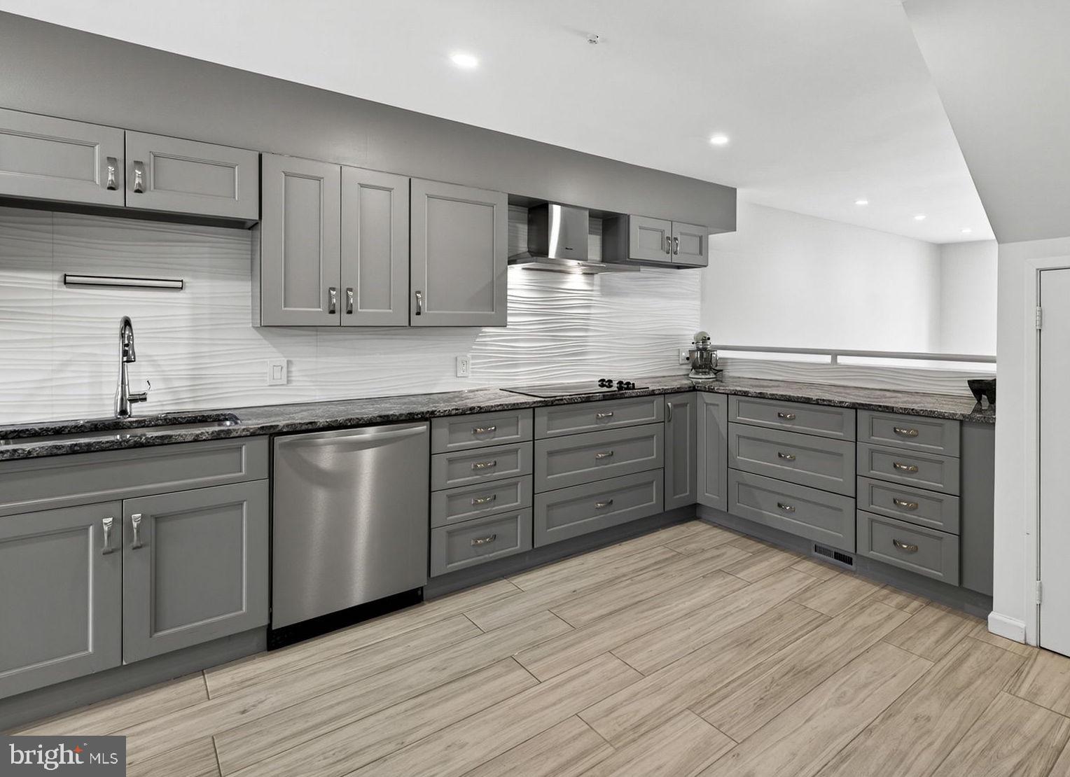 908 INDEPENDENCE AVENUE SE