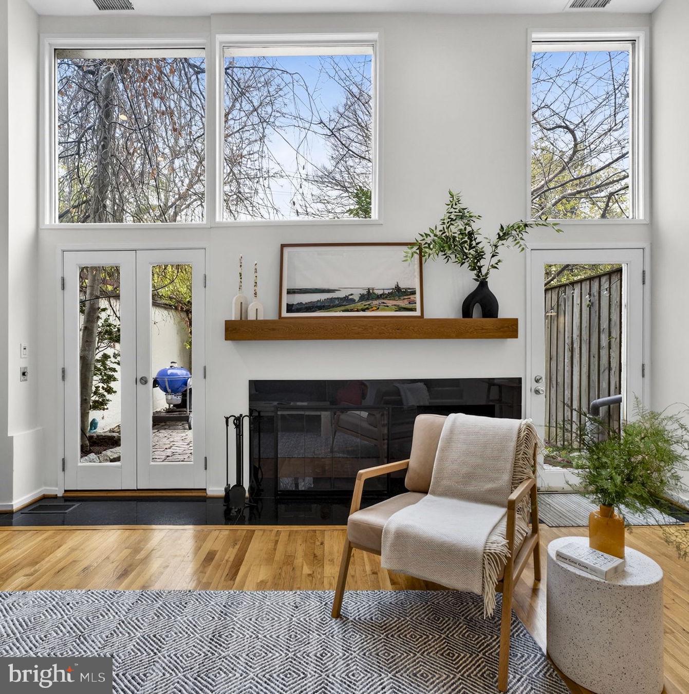 908 INDEPENDENCE AVENUE SE