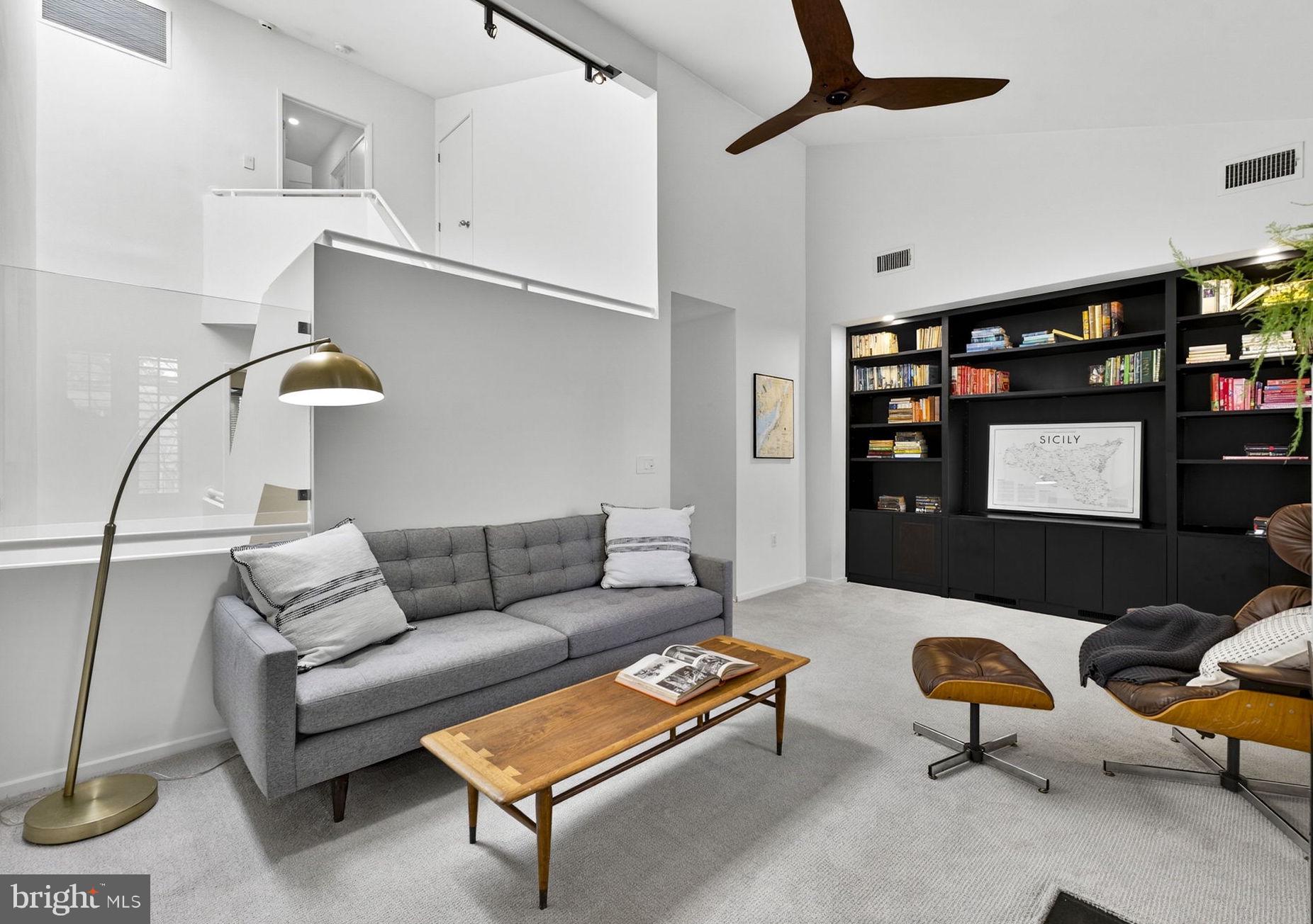 908 INDEPENDENCE AVENUE SE