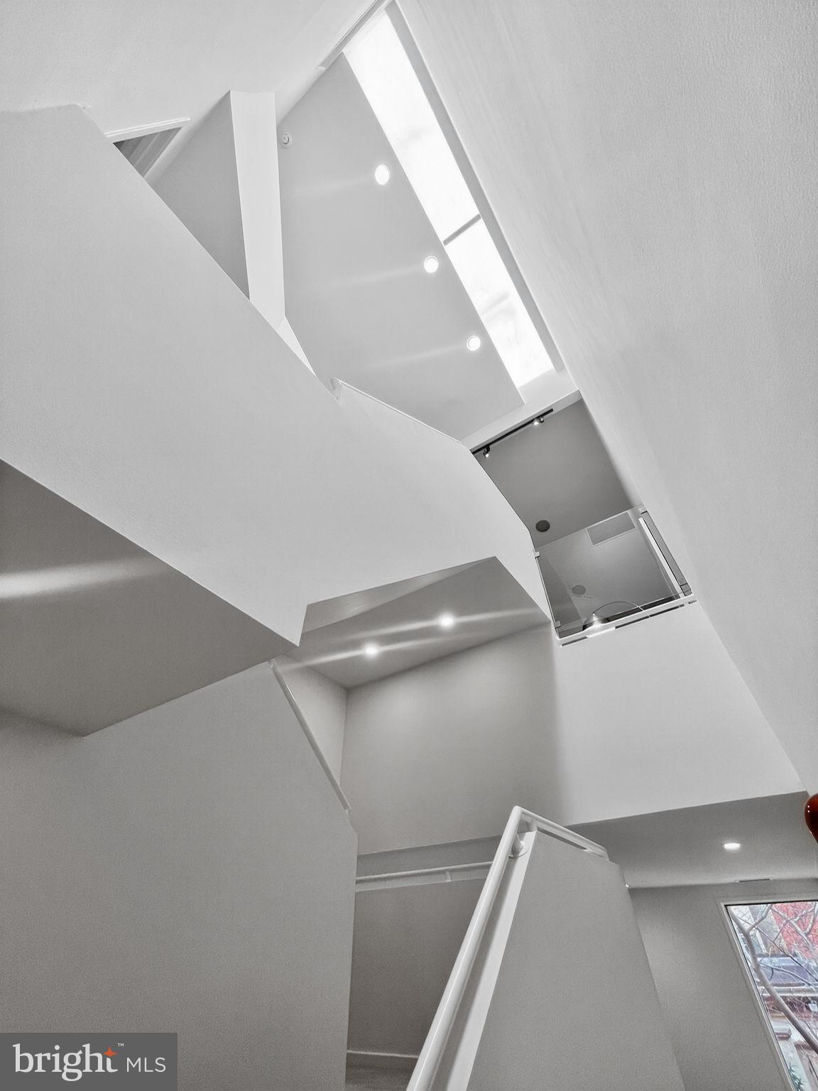 908 INDEPENDENCE AVENUE SE