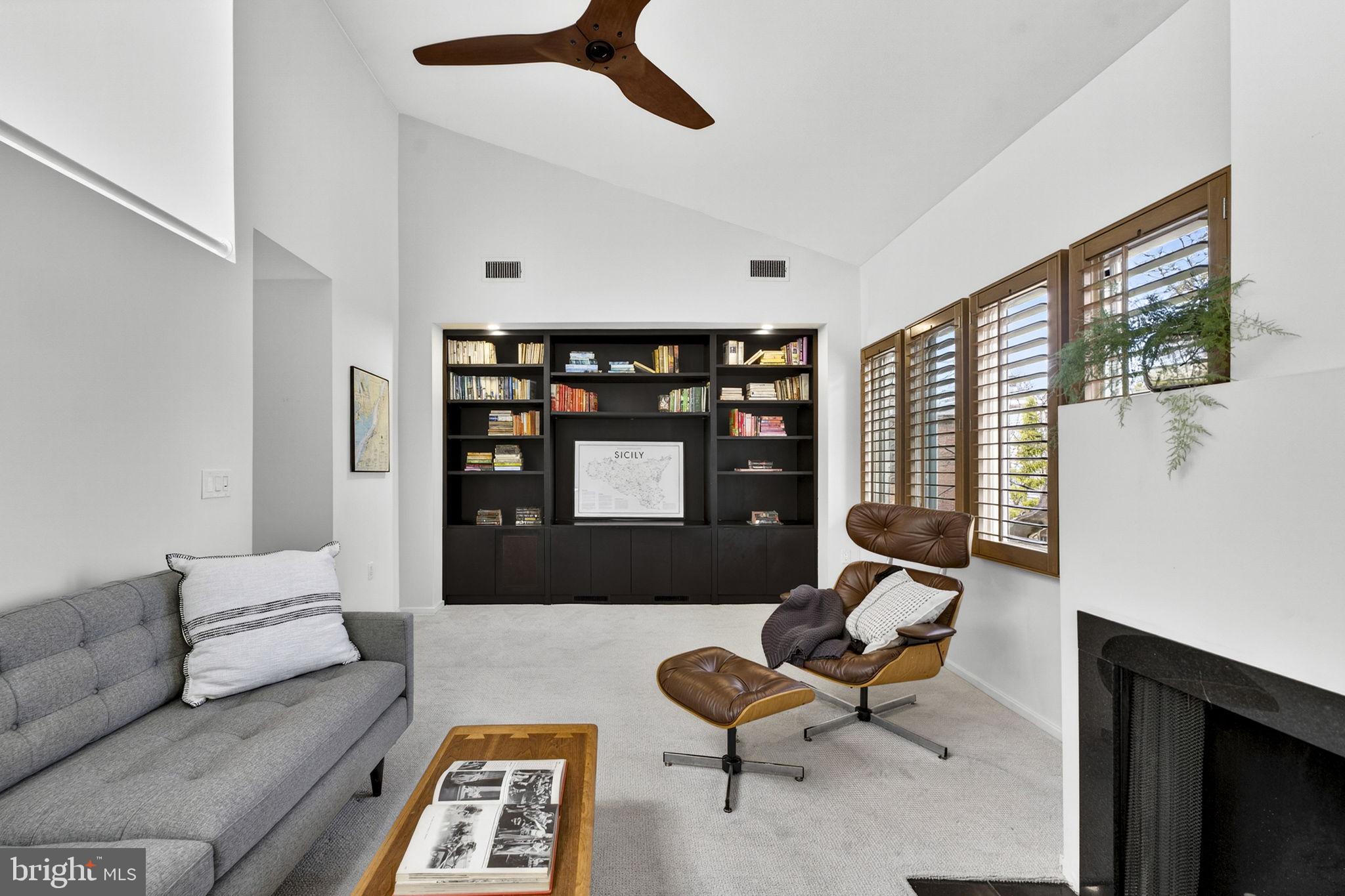 908 INDEPENDENCE AVENUE SE