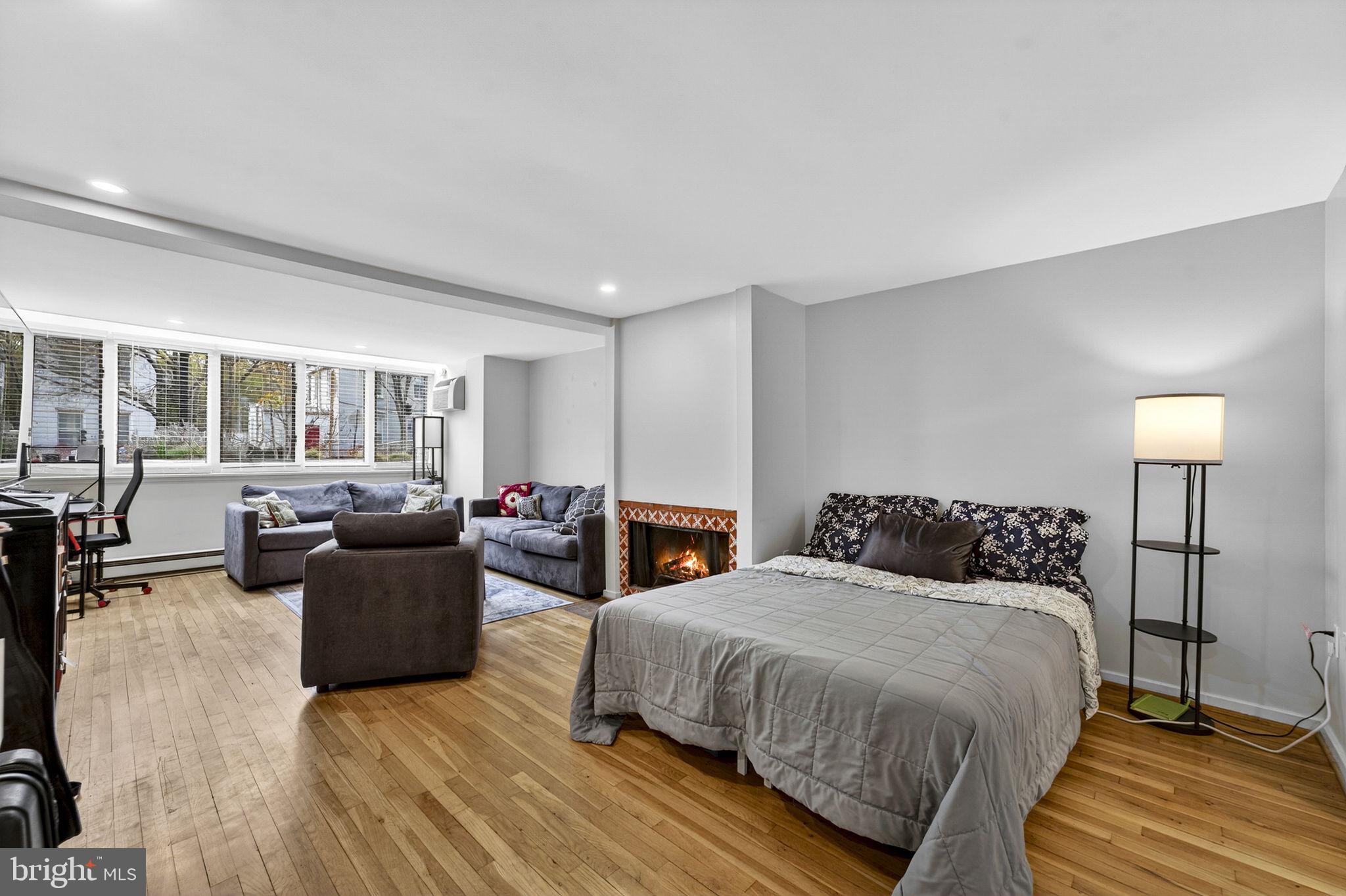 908 INDEPENDENCE AVENUE SE